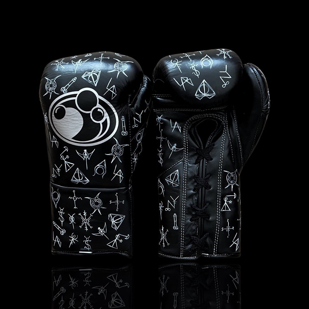 Grant Boxing Gloves Black/White Lace-Up 14oz