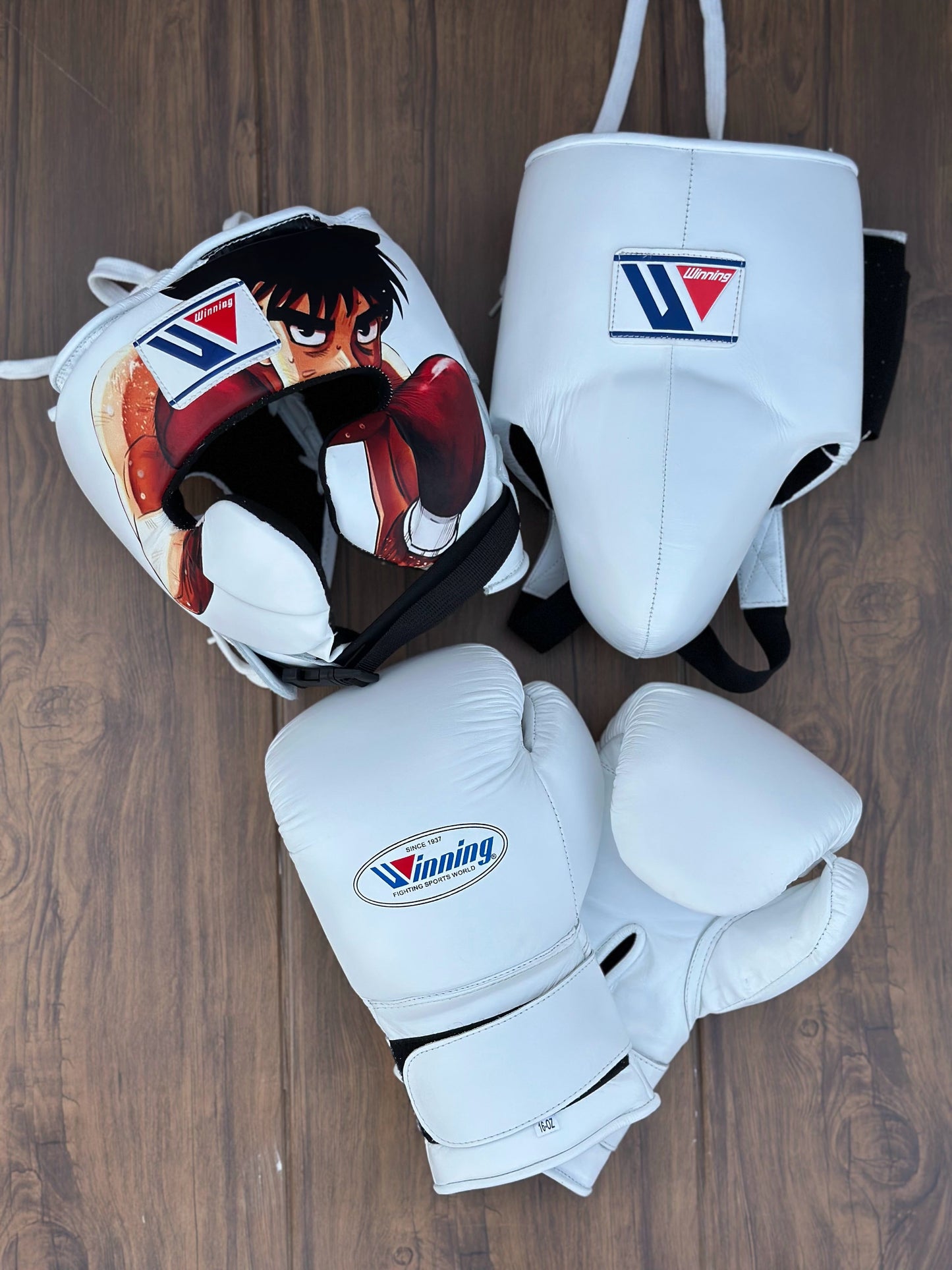 Winning Boxing Gloves Set White Protective Gear