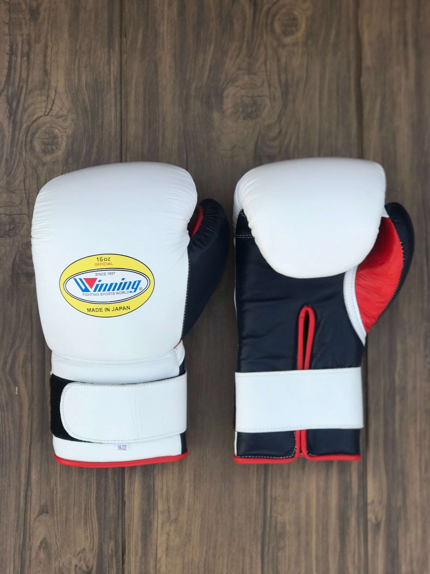Winning Boxing Gloves White/Red/Black Heavy Bag