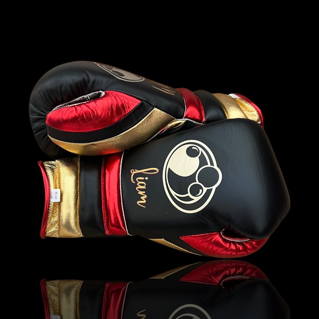 Grant Boxing Gloves Black/Red/Gold Lace-Up