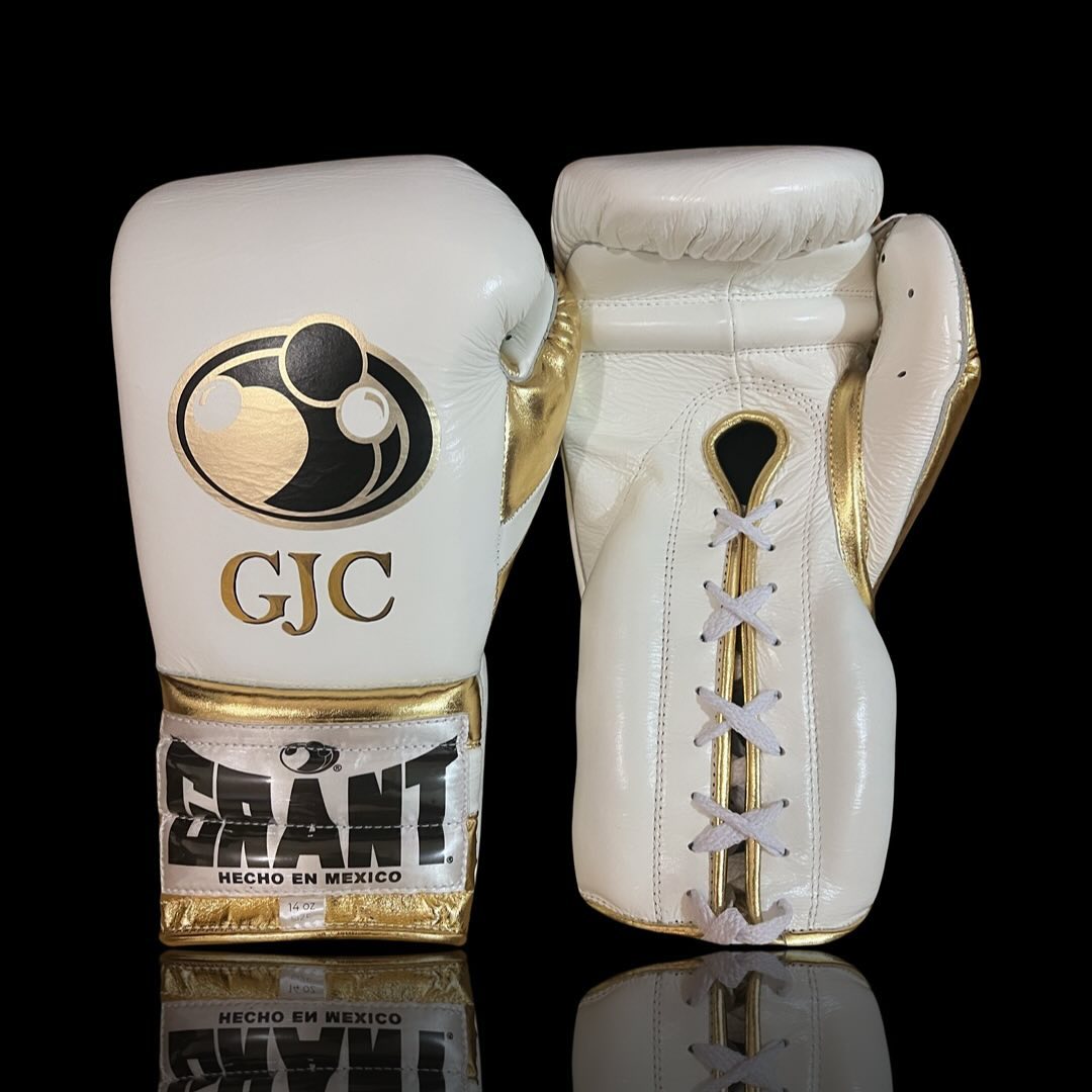 Grant Boxing Gloves White/Gold Sparring