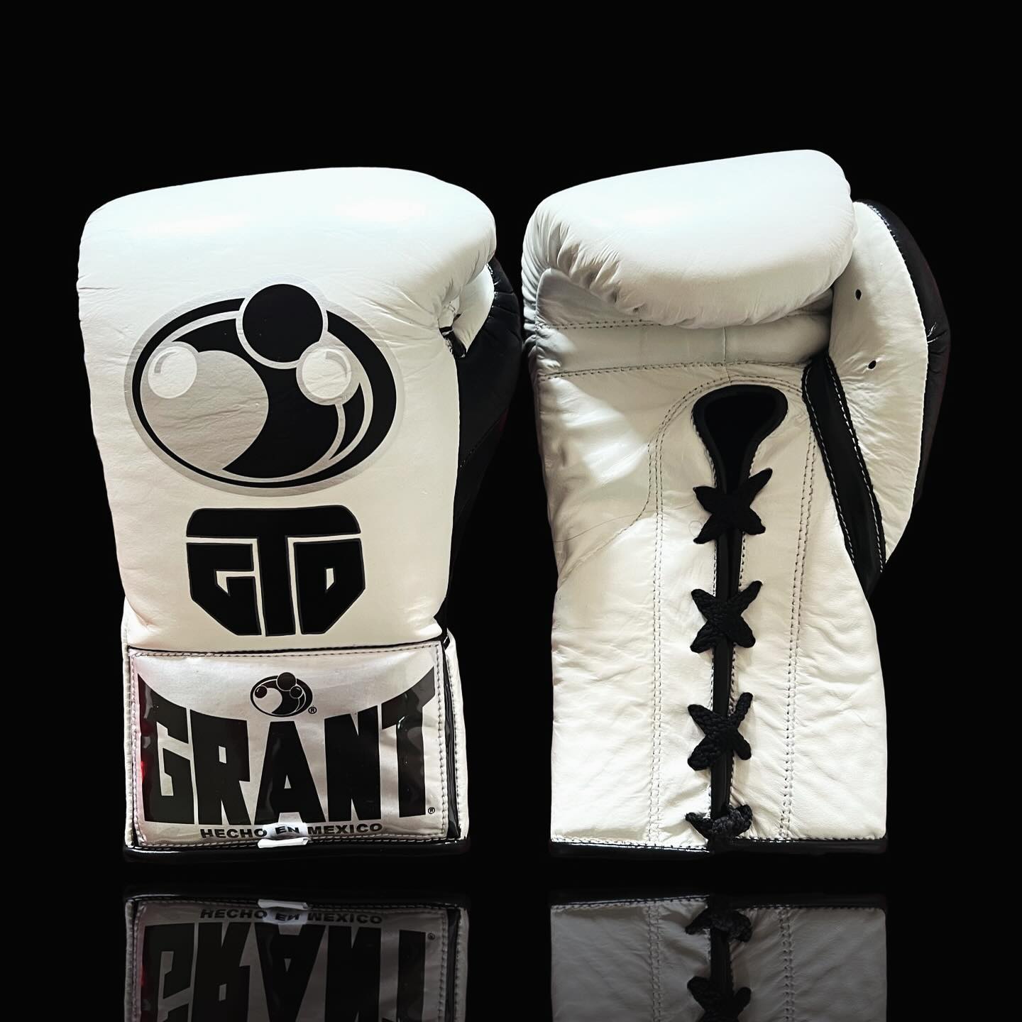 Grant Boxing Gloves White/Black Lace-Up 14oz