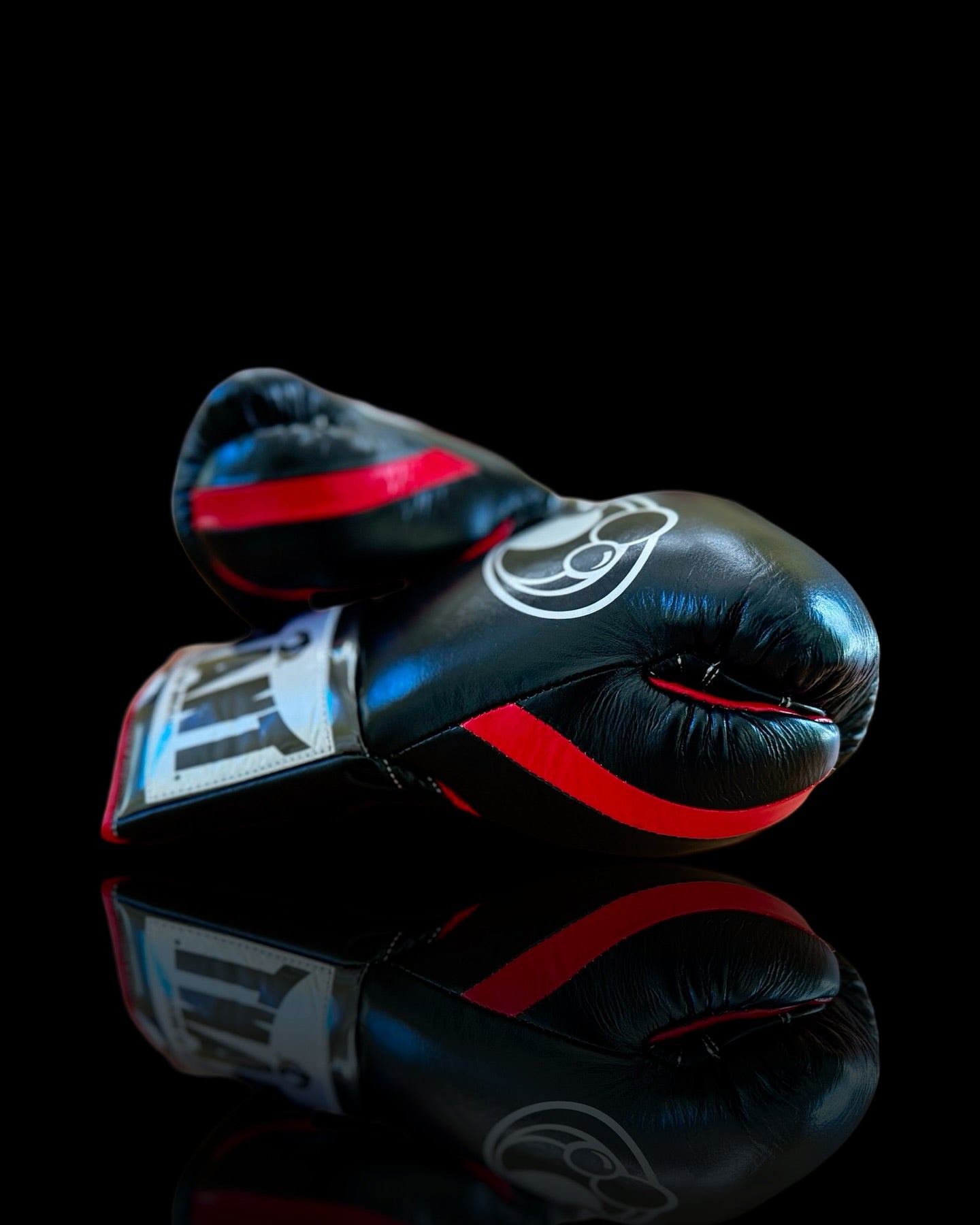 Grant Boxing Gloves Black/Red Lace-Up Training