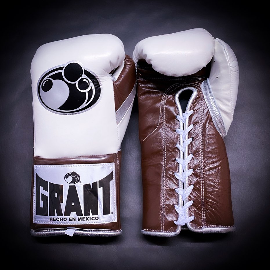 Grant Boxing Gloves White/Brown/Silver Lace-Up