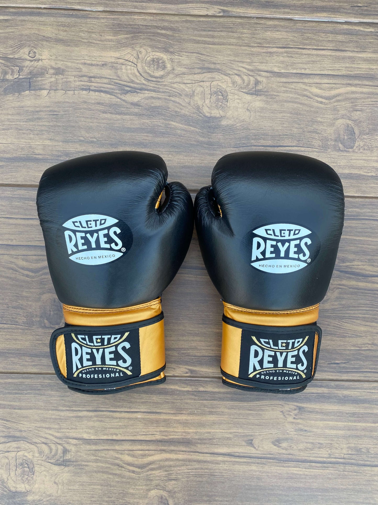 Cleto Reyes Boxing Gloves Black/Gold Velcro