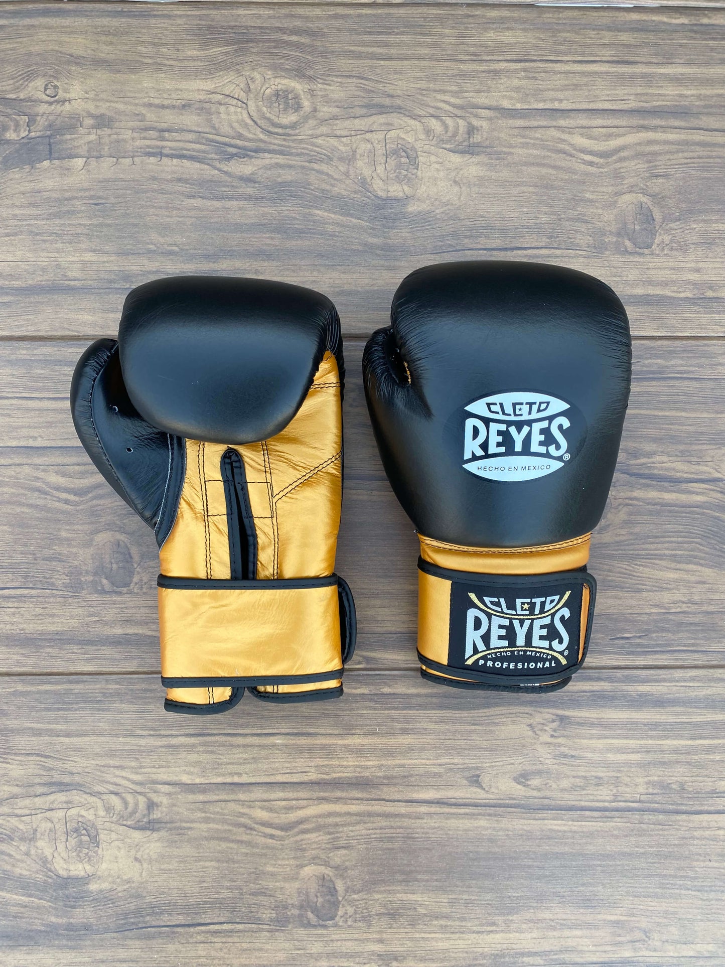 Cleto Reyes Boxing Gloves Black/Gold Velcro