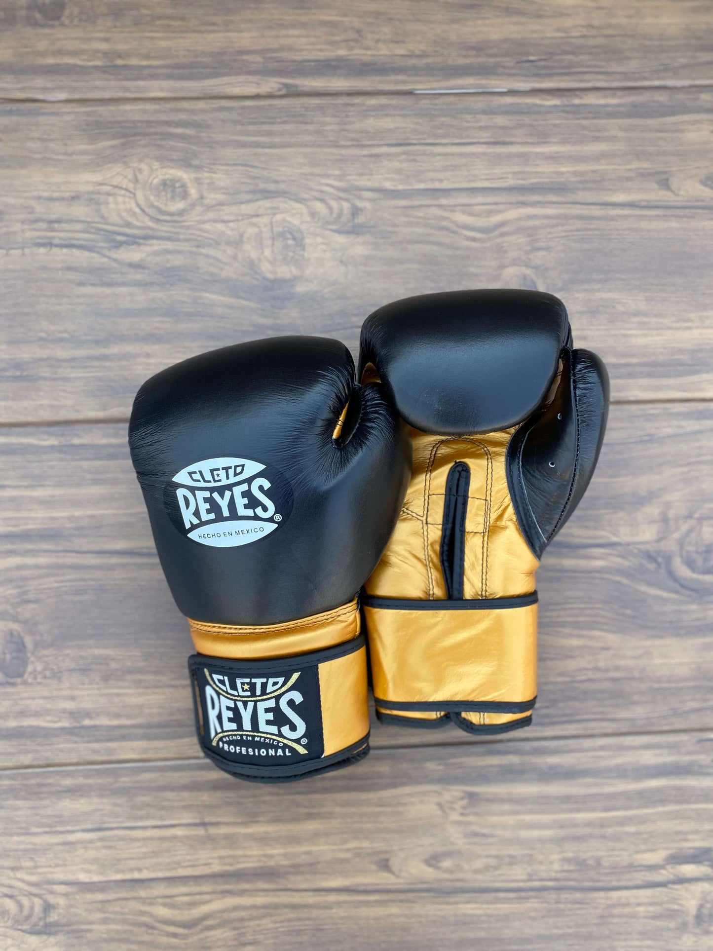 Cleto Reyes Boxing Gloves Black/Gold Velcro