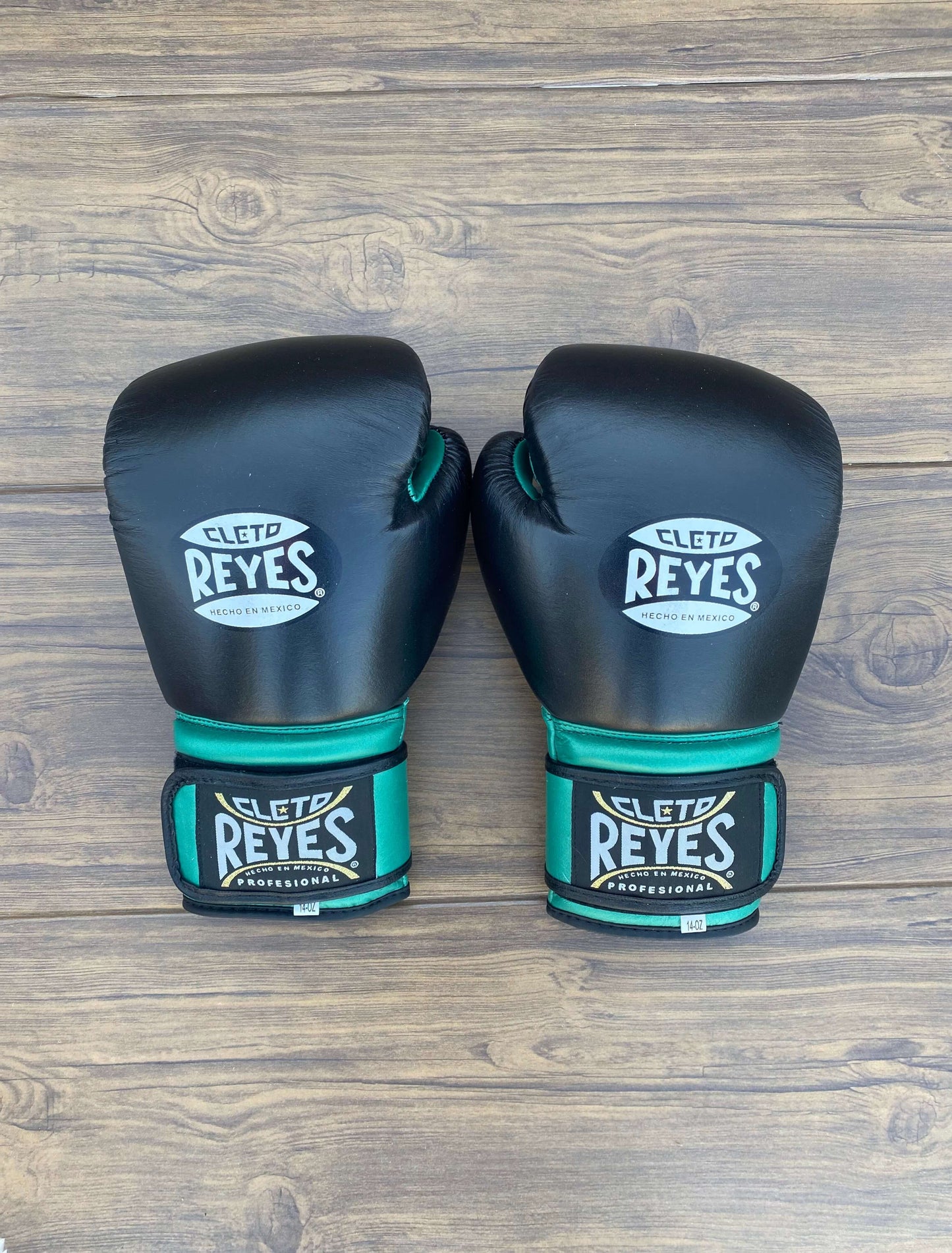 Cleto Reyes Boxing Gloves Black/Green Custom