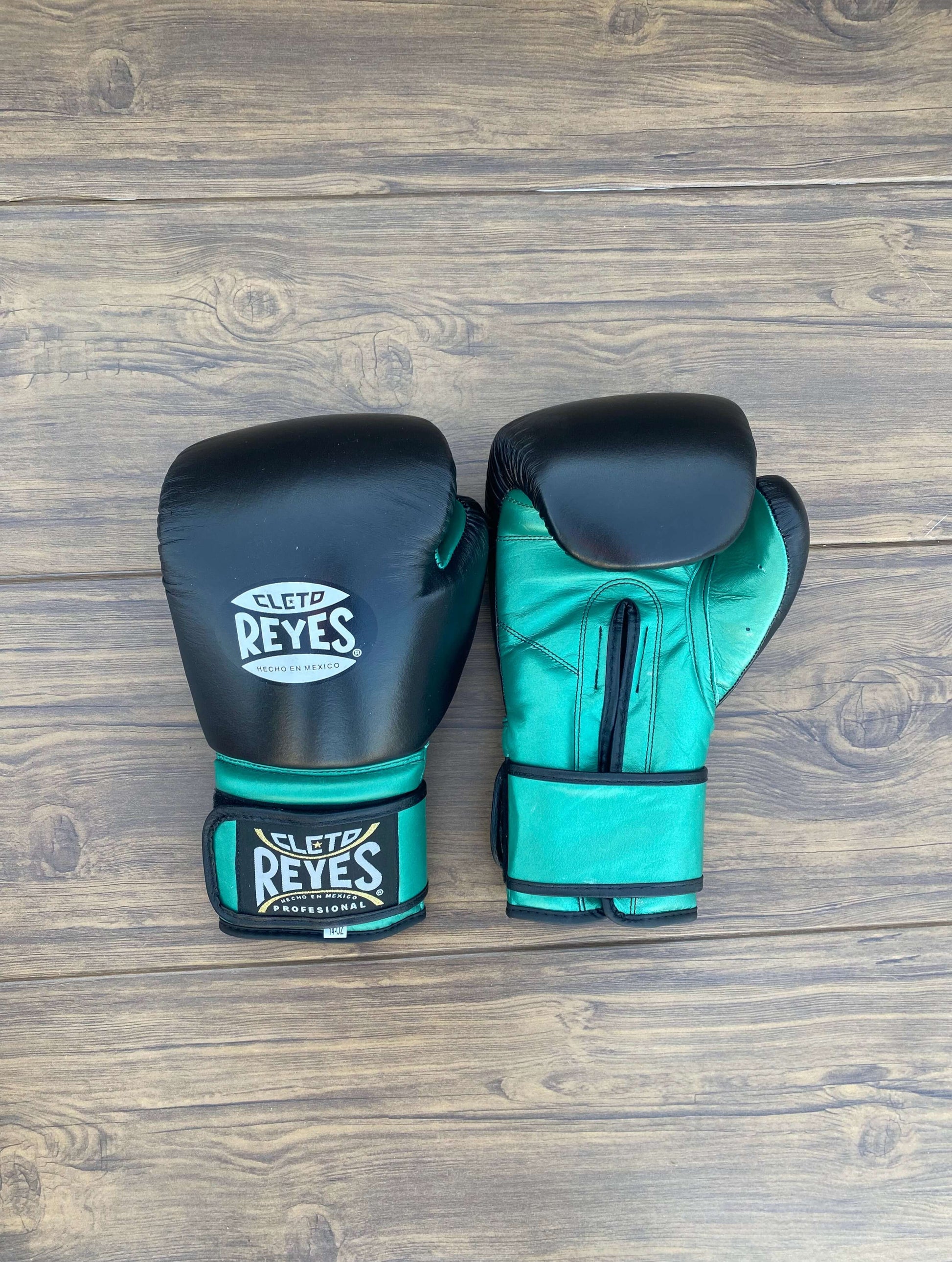 Cleto Reyes Boxing Gloves Black/Green Custom