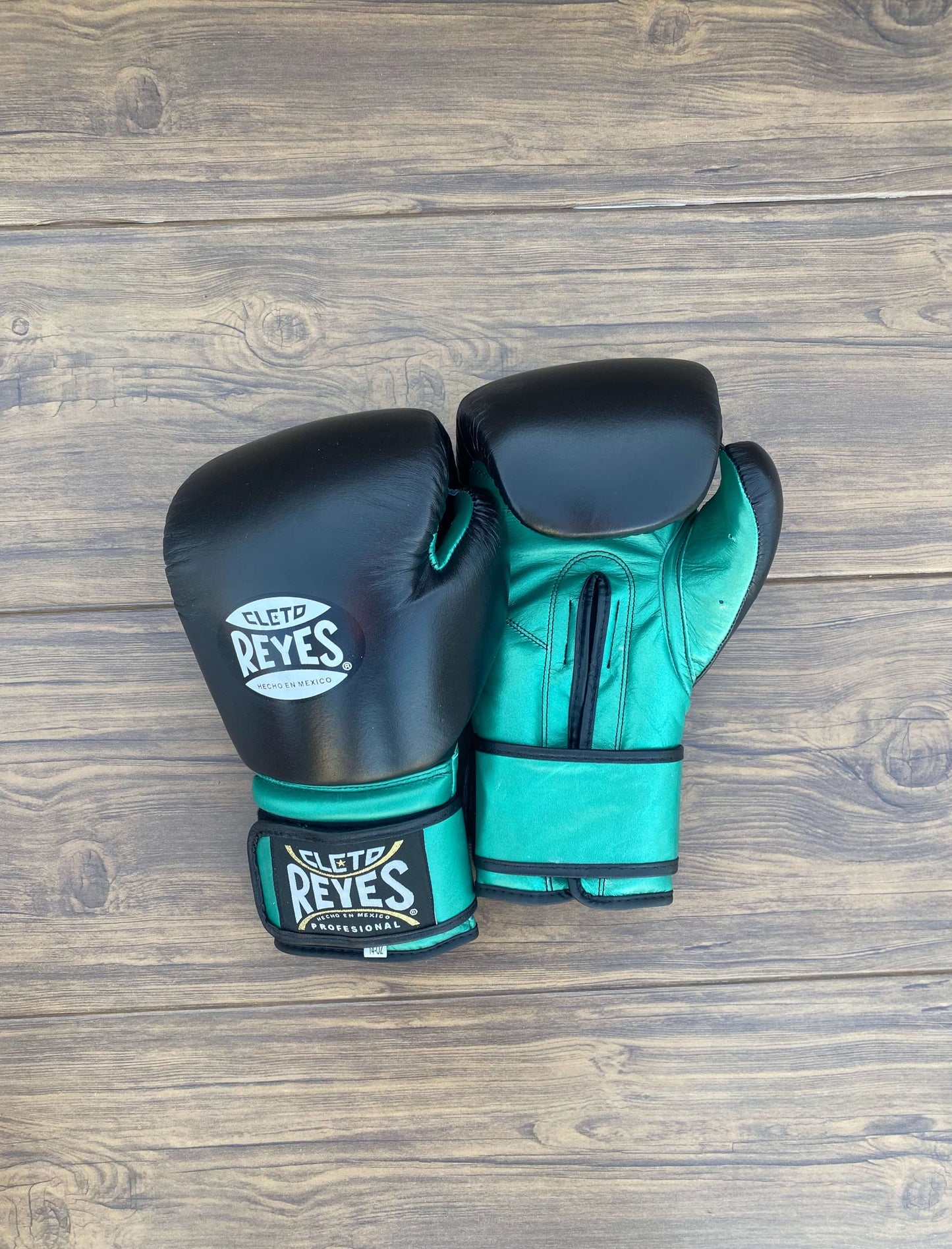 Cleto Reyes Boxing Gloves Black/Green Custom
