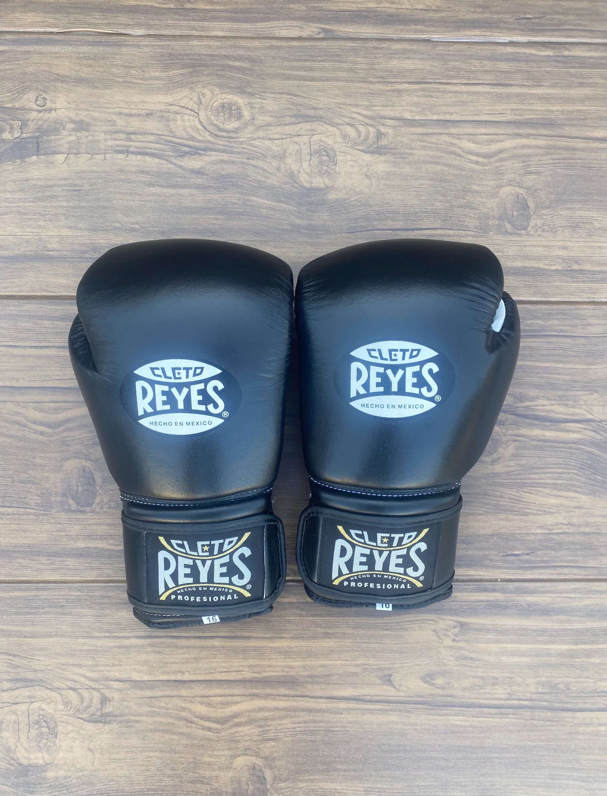 Cleto Reyes Boxing Gloves Black/White Custom