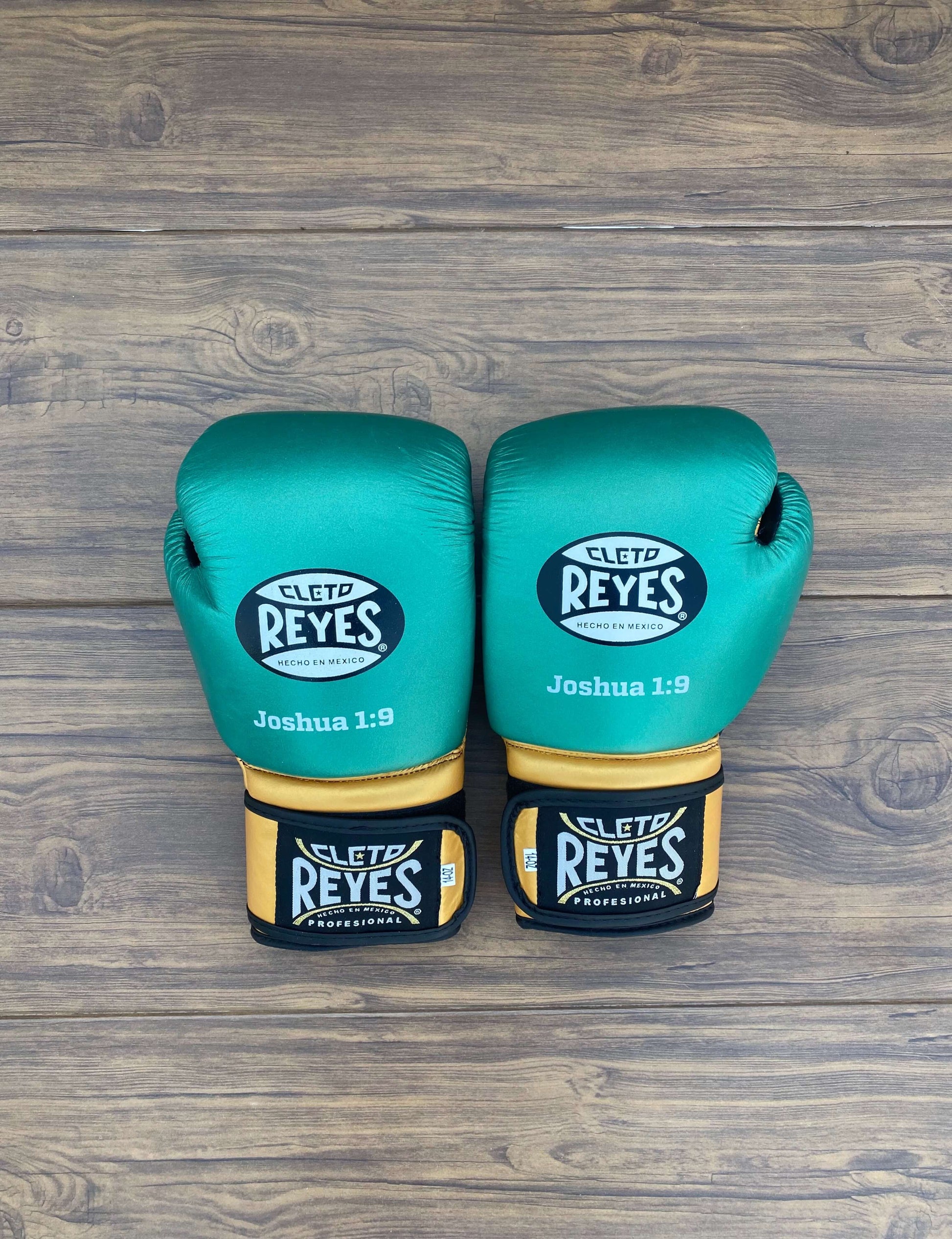 Cleto Reyes Boxing Gloves Green/Gold Customizable