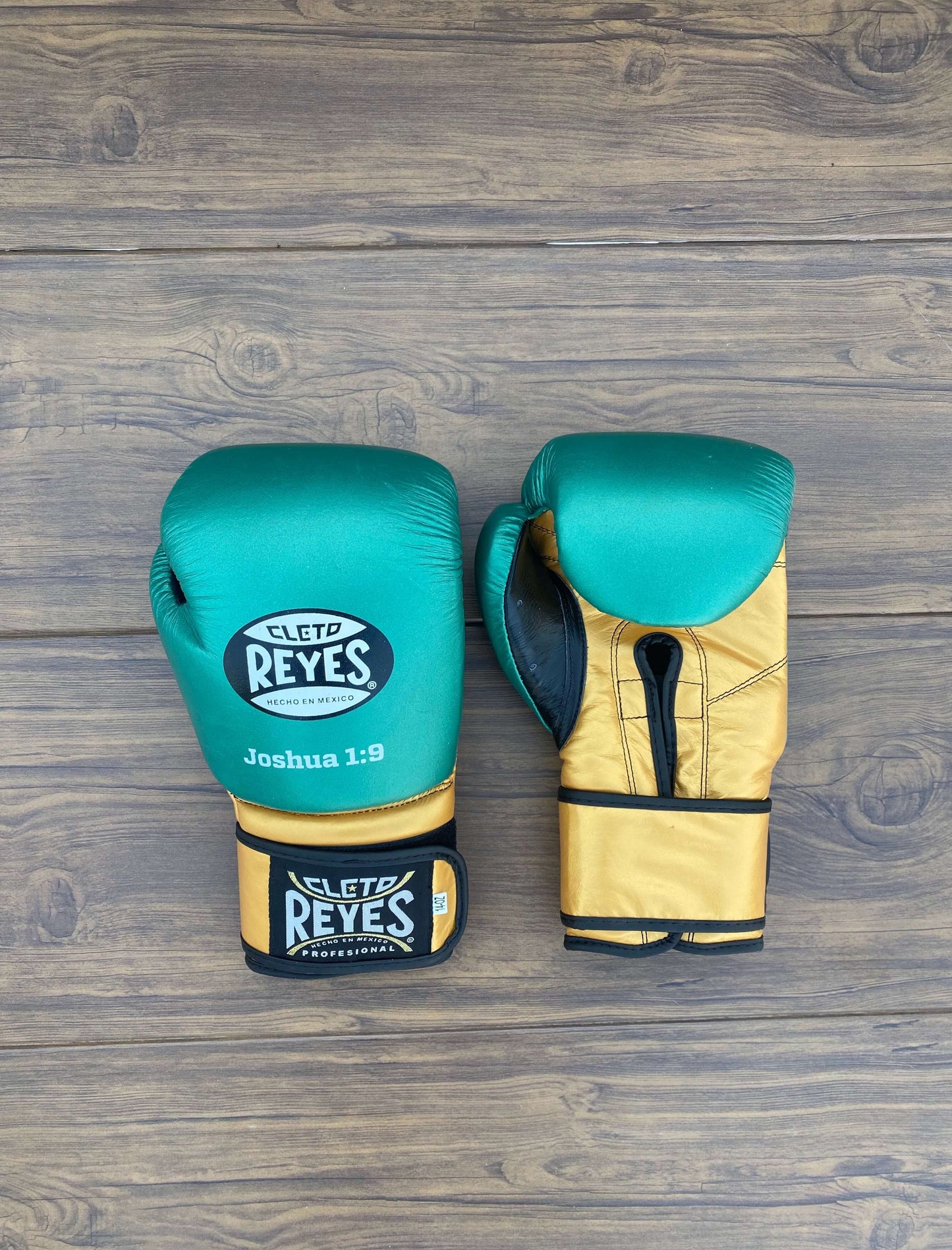 Cleto Reyes Boxing Gloves Green/Gold Customizable