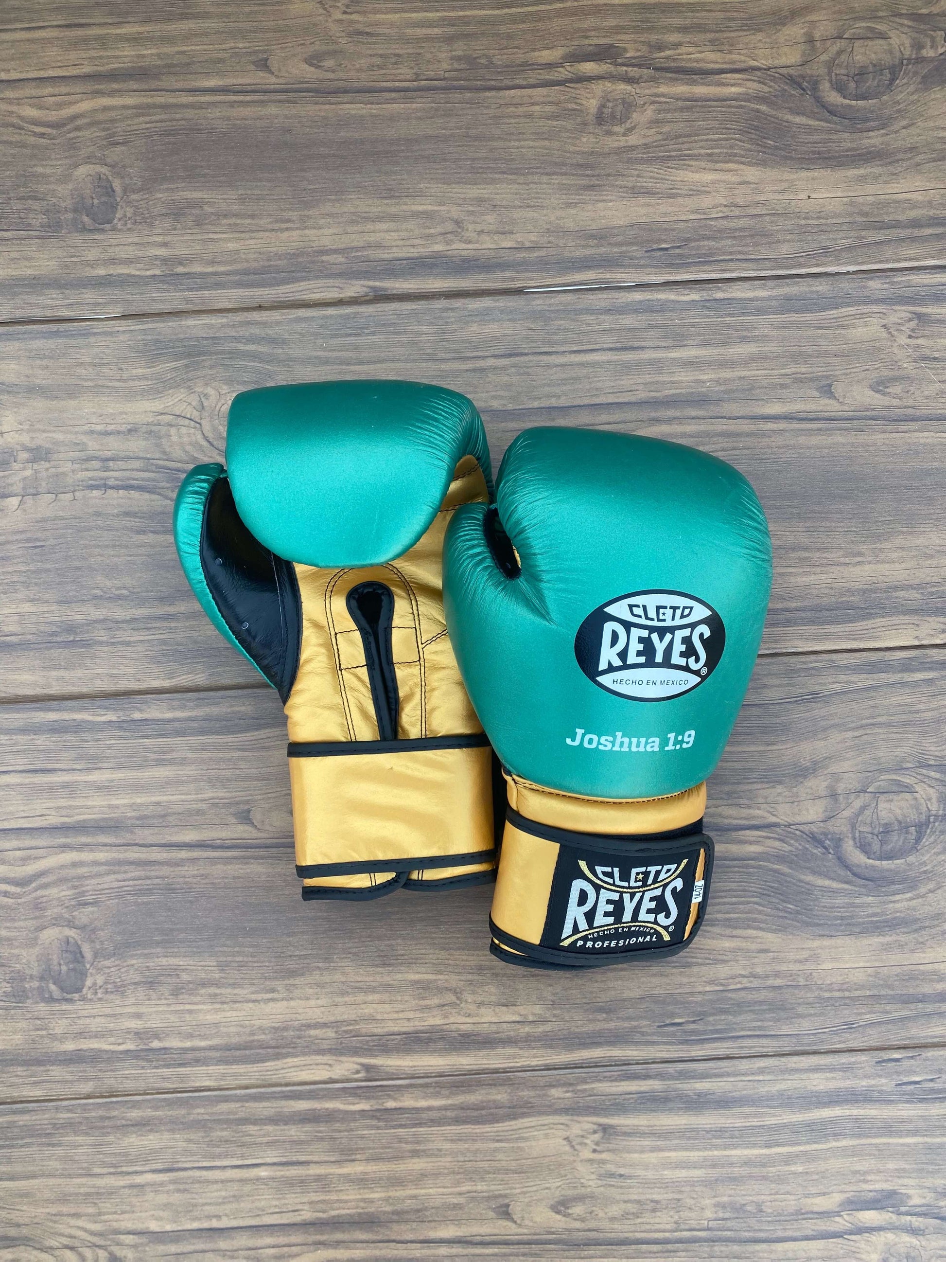 Cleto Reyes Boxing Gloves Green/Gold Customizable