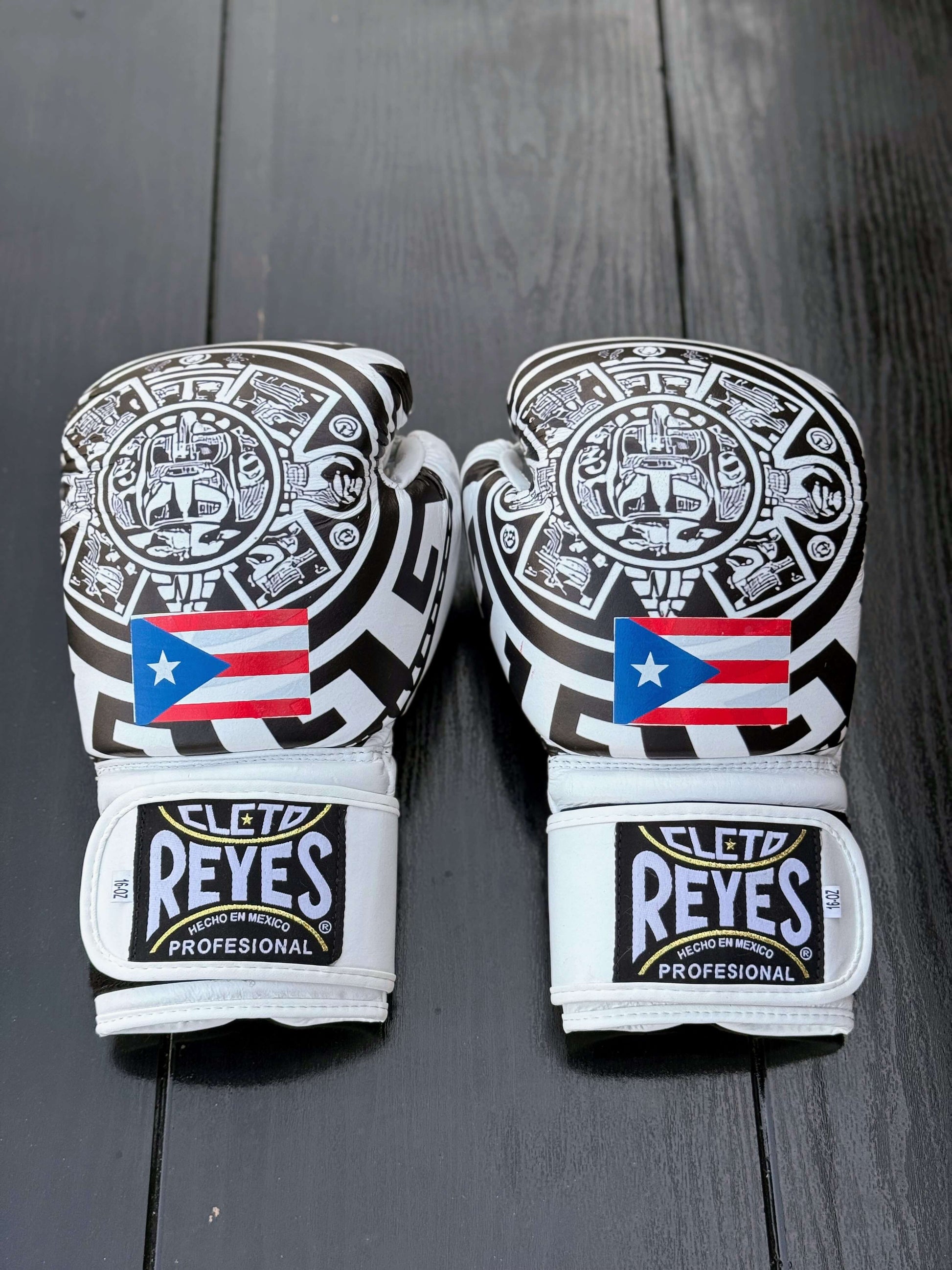 Cleto Reyes Boxing Gloves White/Black Velcro