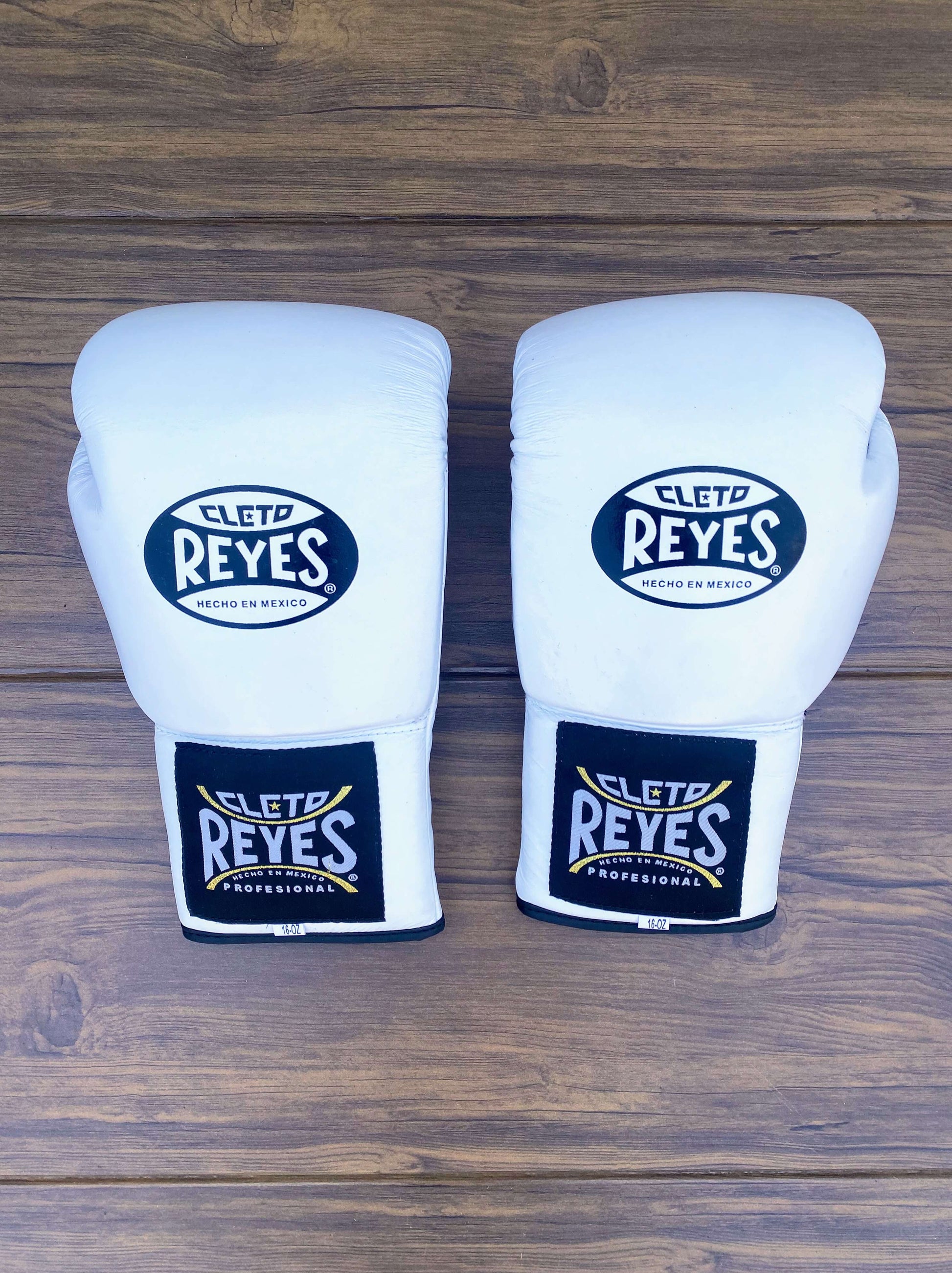 Cleto Reyes Boxing Gloves White/Black Leather