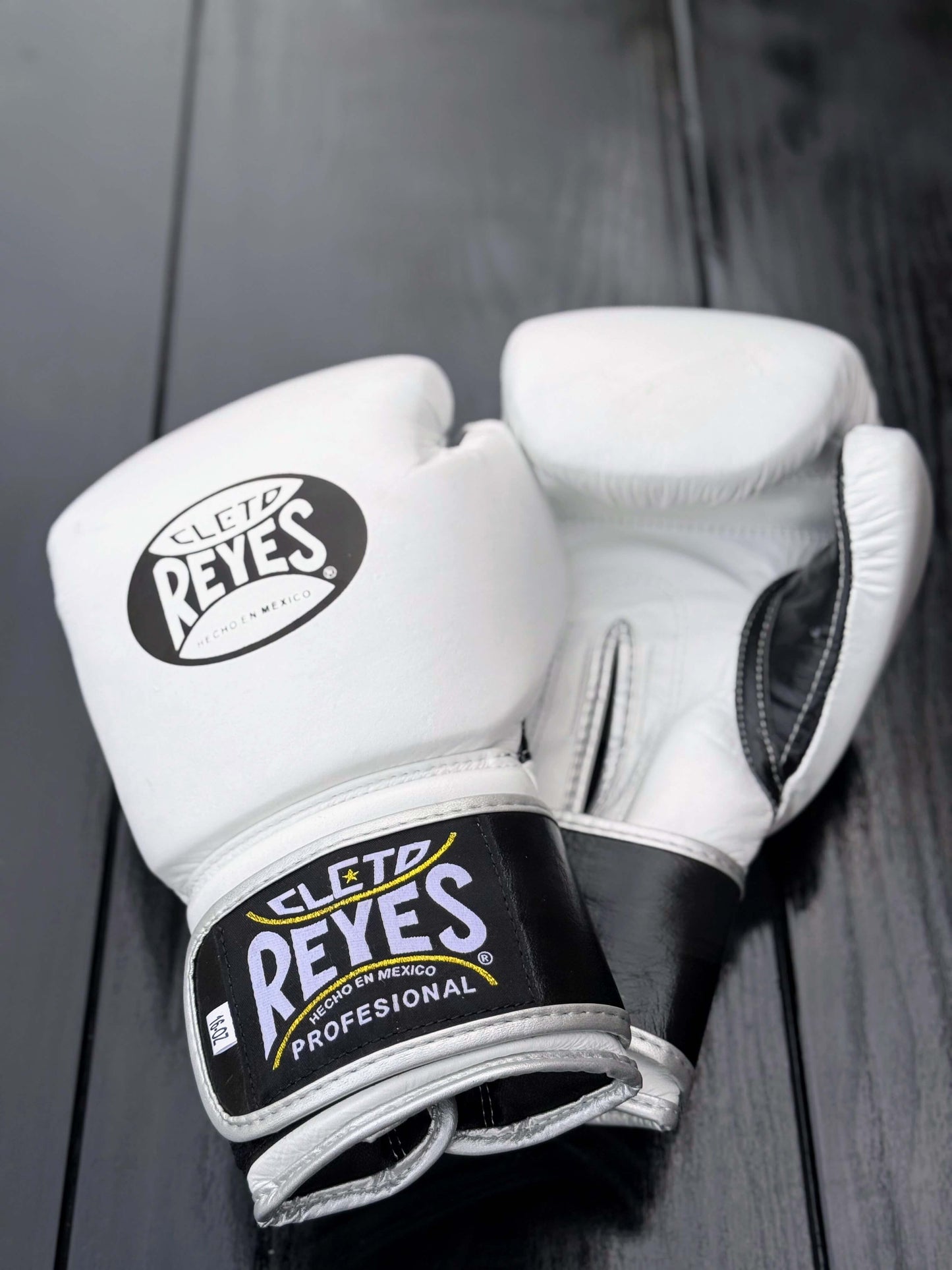 Cleto Reyes Boxing Gloves White/Black Leather