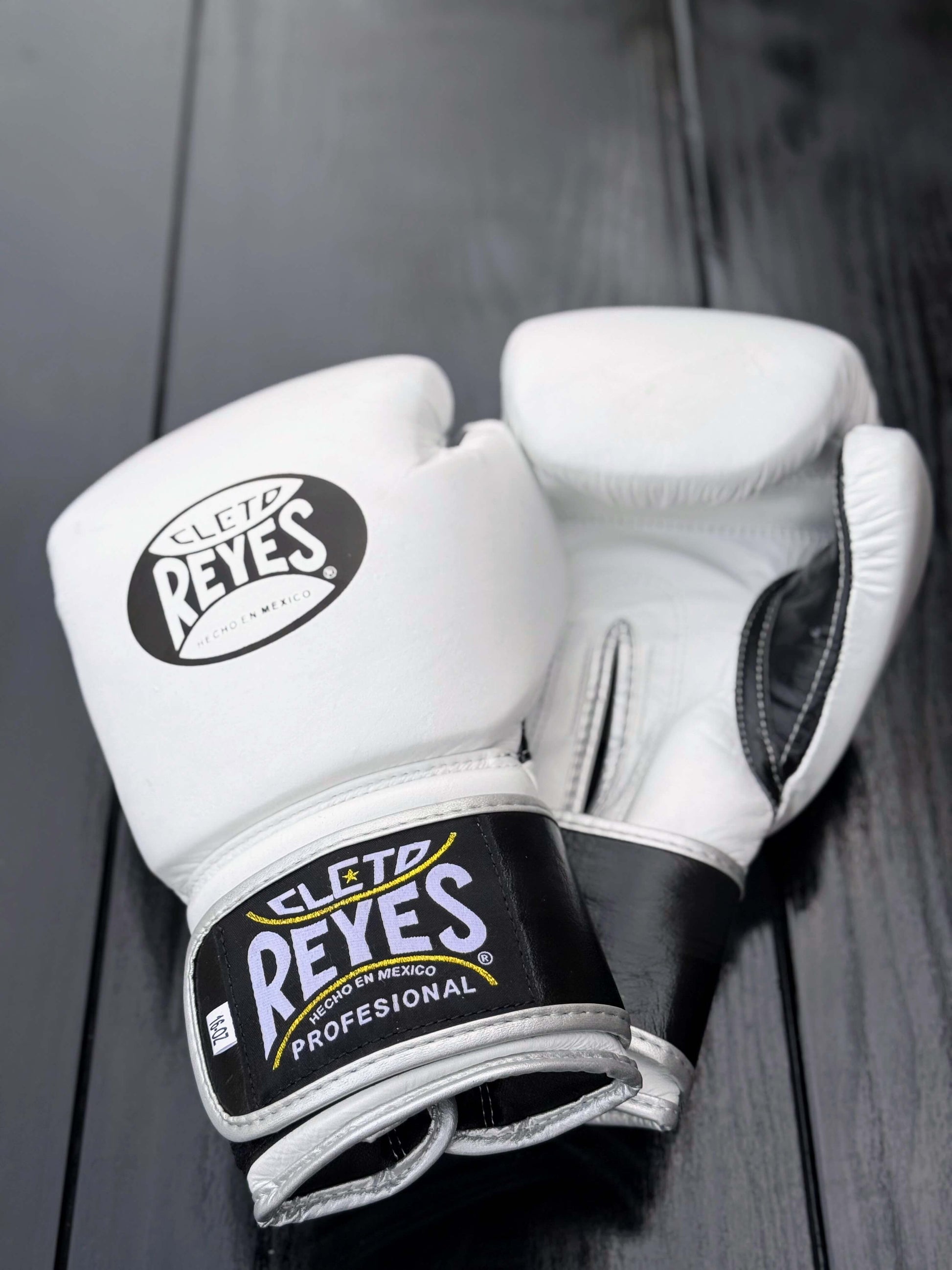 Cleto Reyes Boxing Gloves White/Black Leather