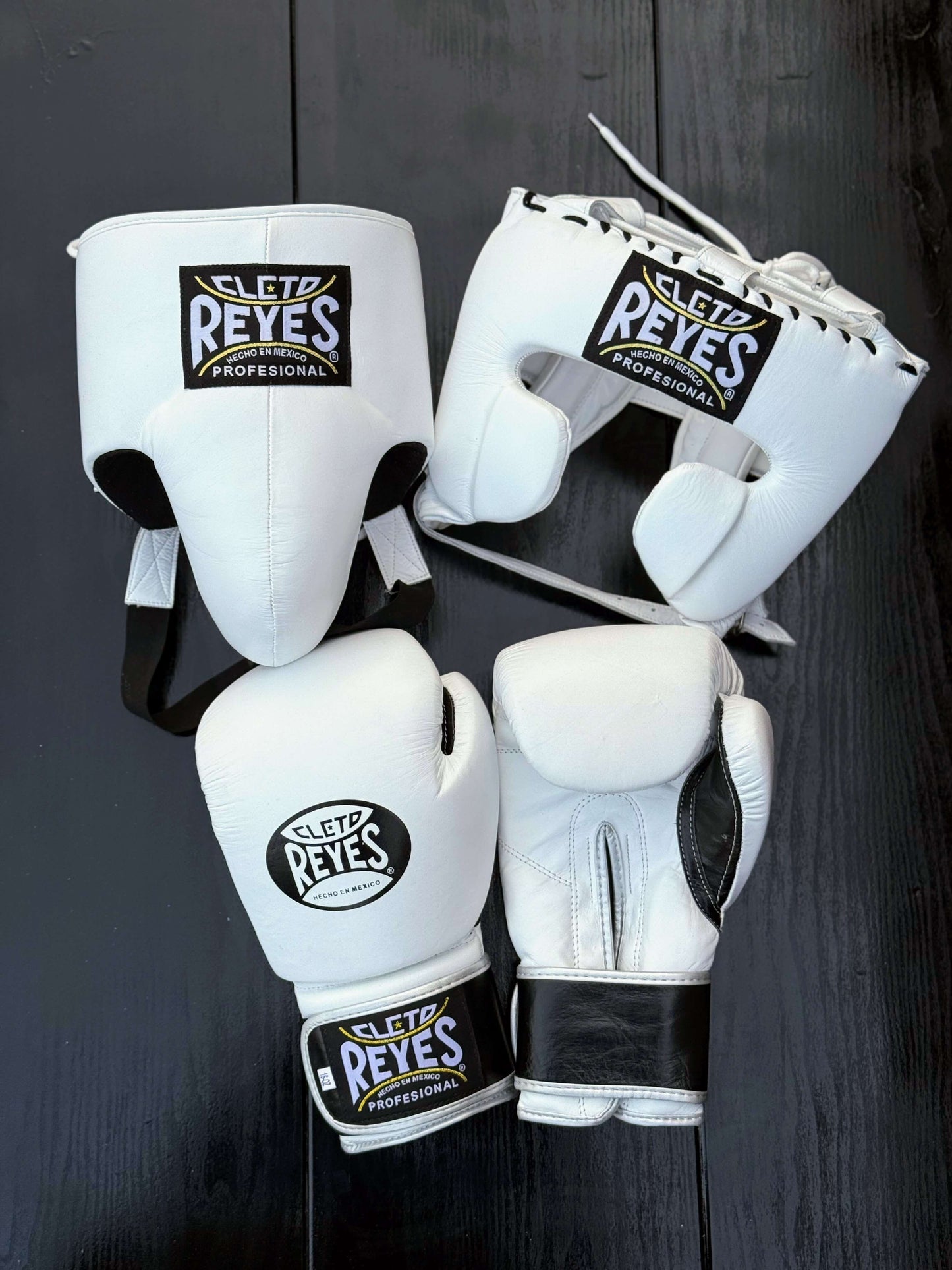 Cleto Reyes Boxing Set White/Black Boxing Kit