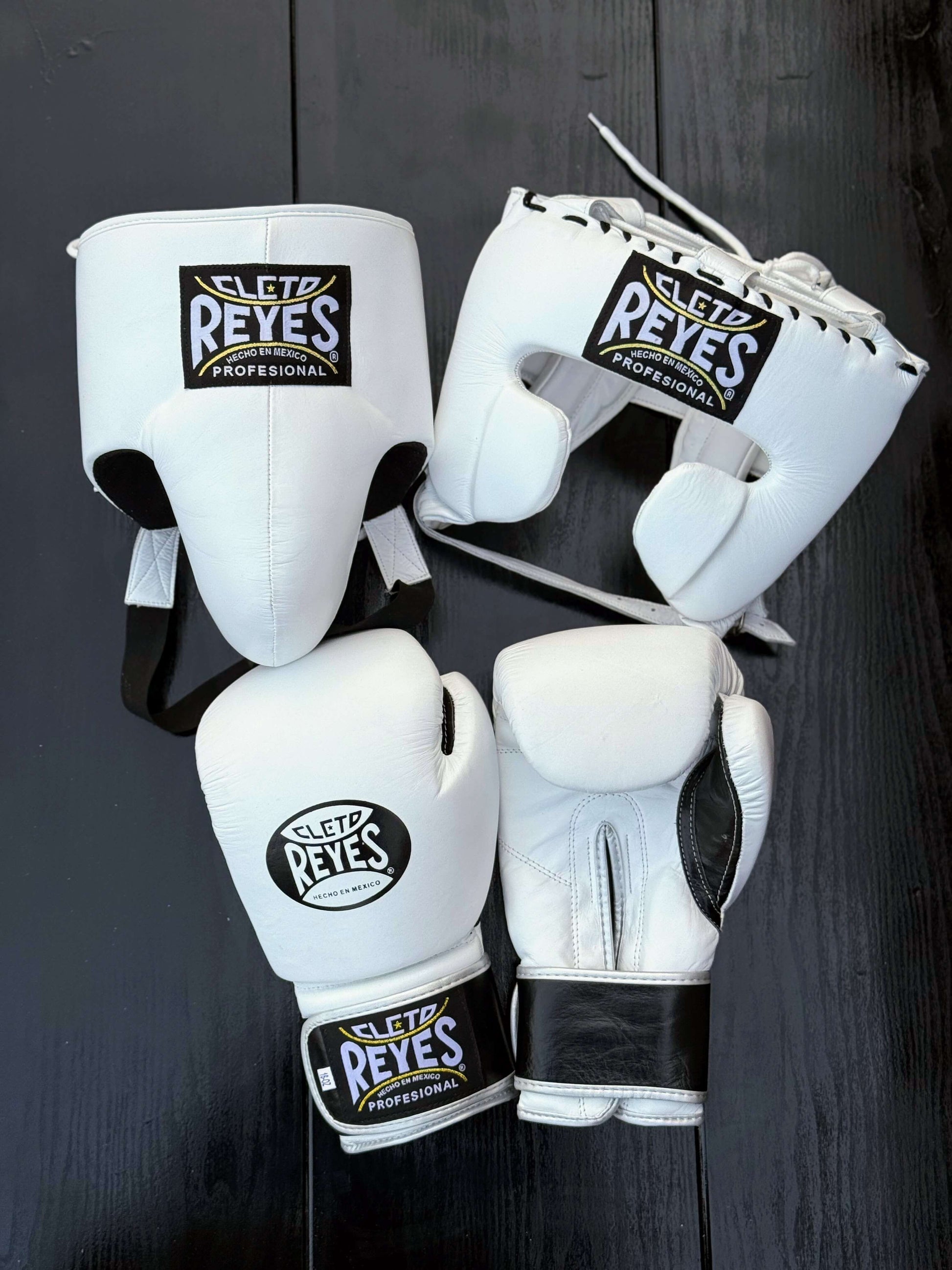 Cleto Reyes Boxing Set White/Black Boxing Kit