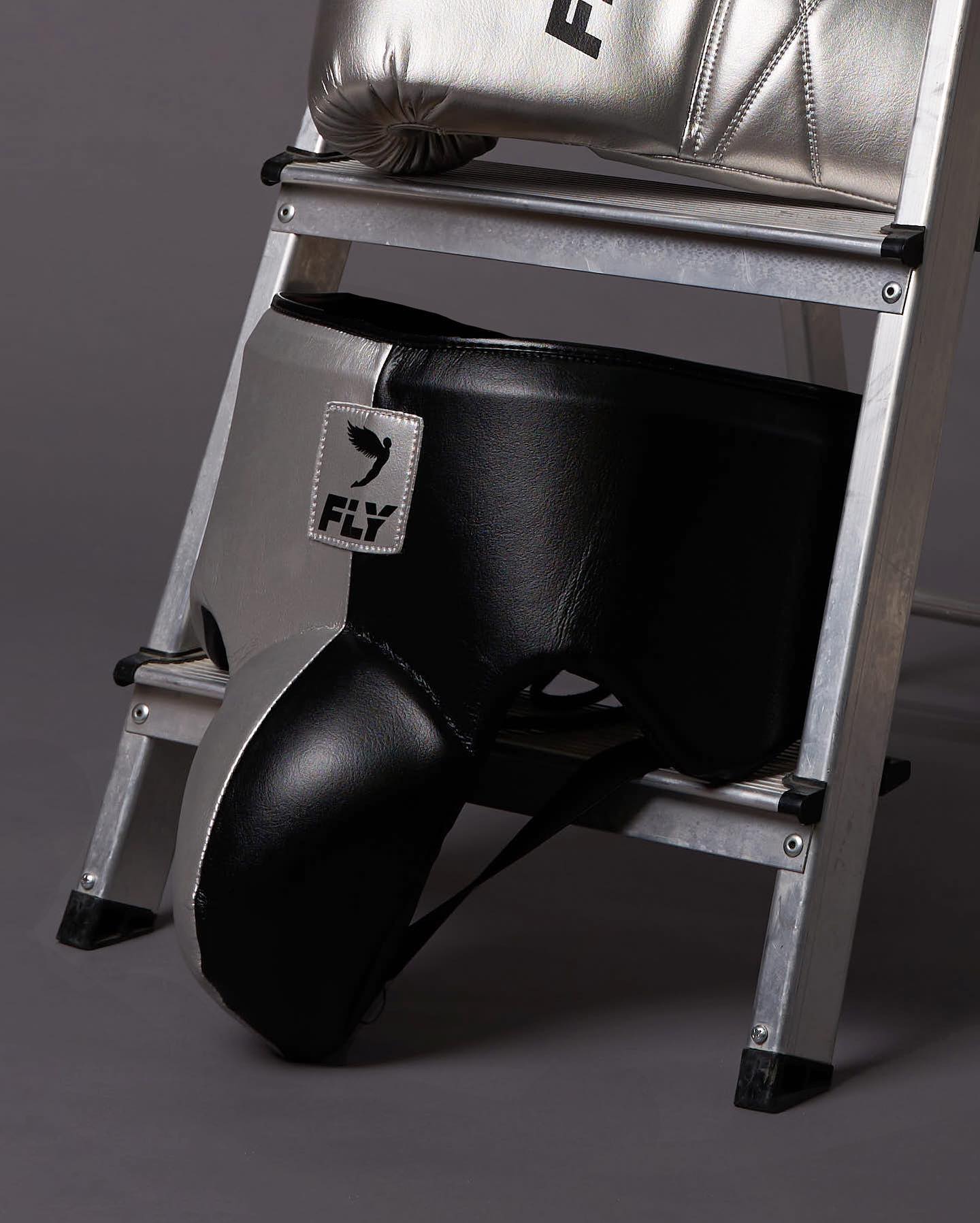Fly Boxing Set Silver/Black Customizable