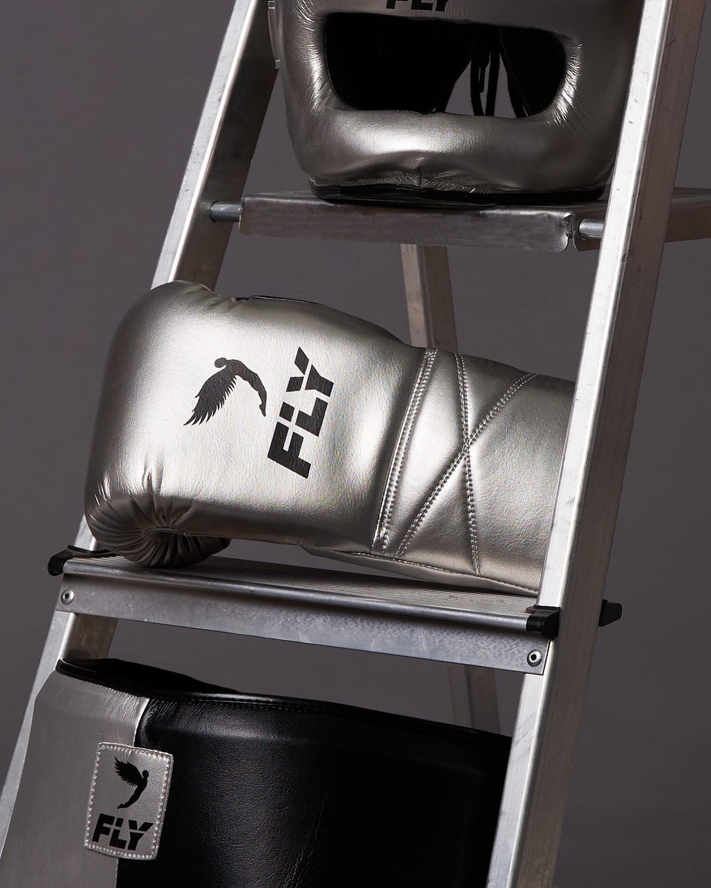 Fly Boxing Set Silver/Black Customizable