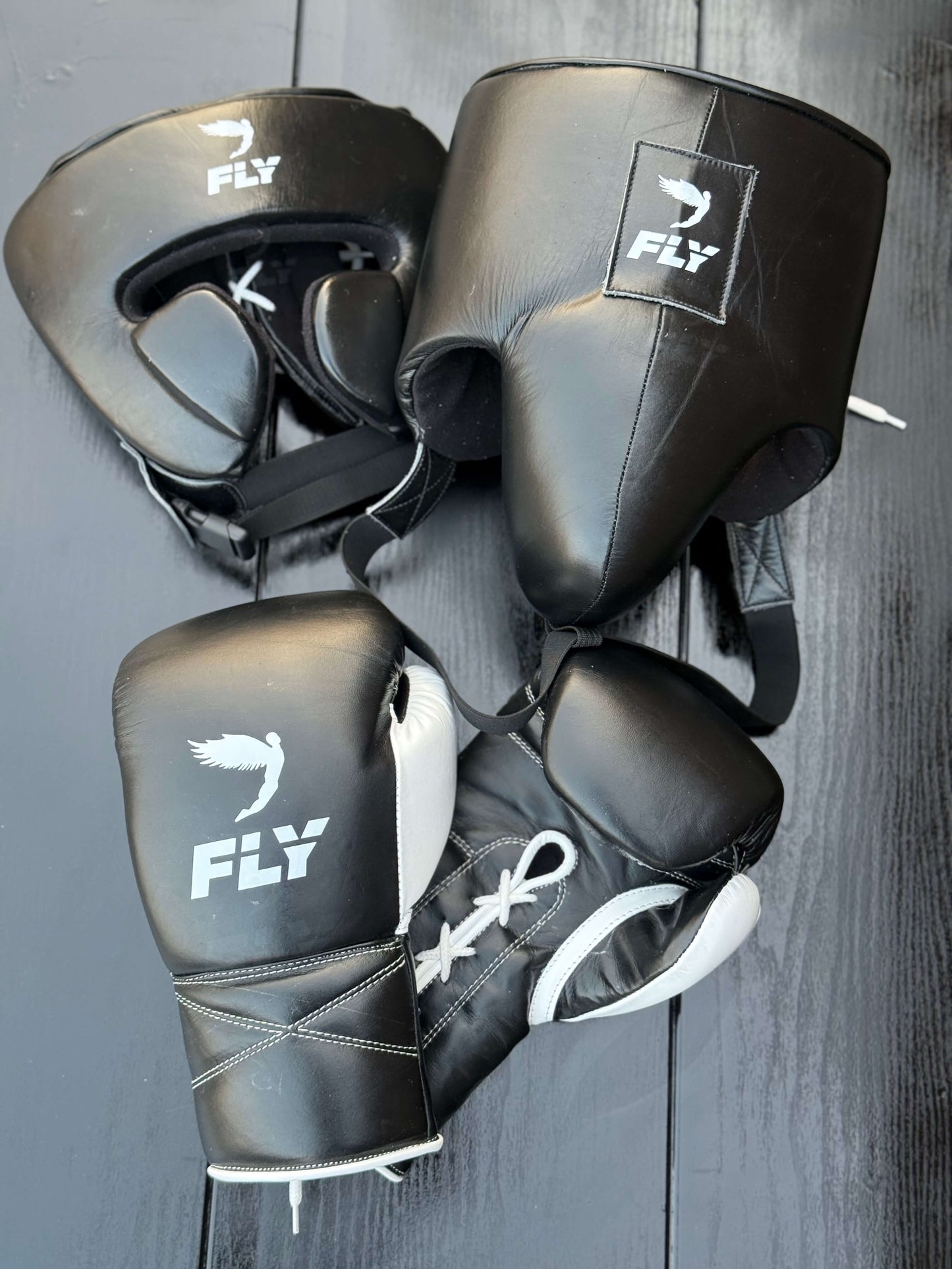 Fly Boxing Set Black/White Leather