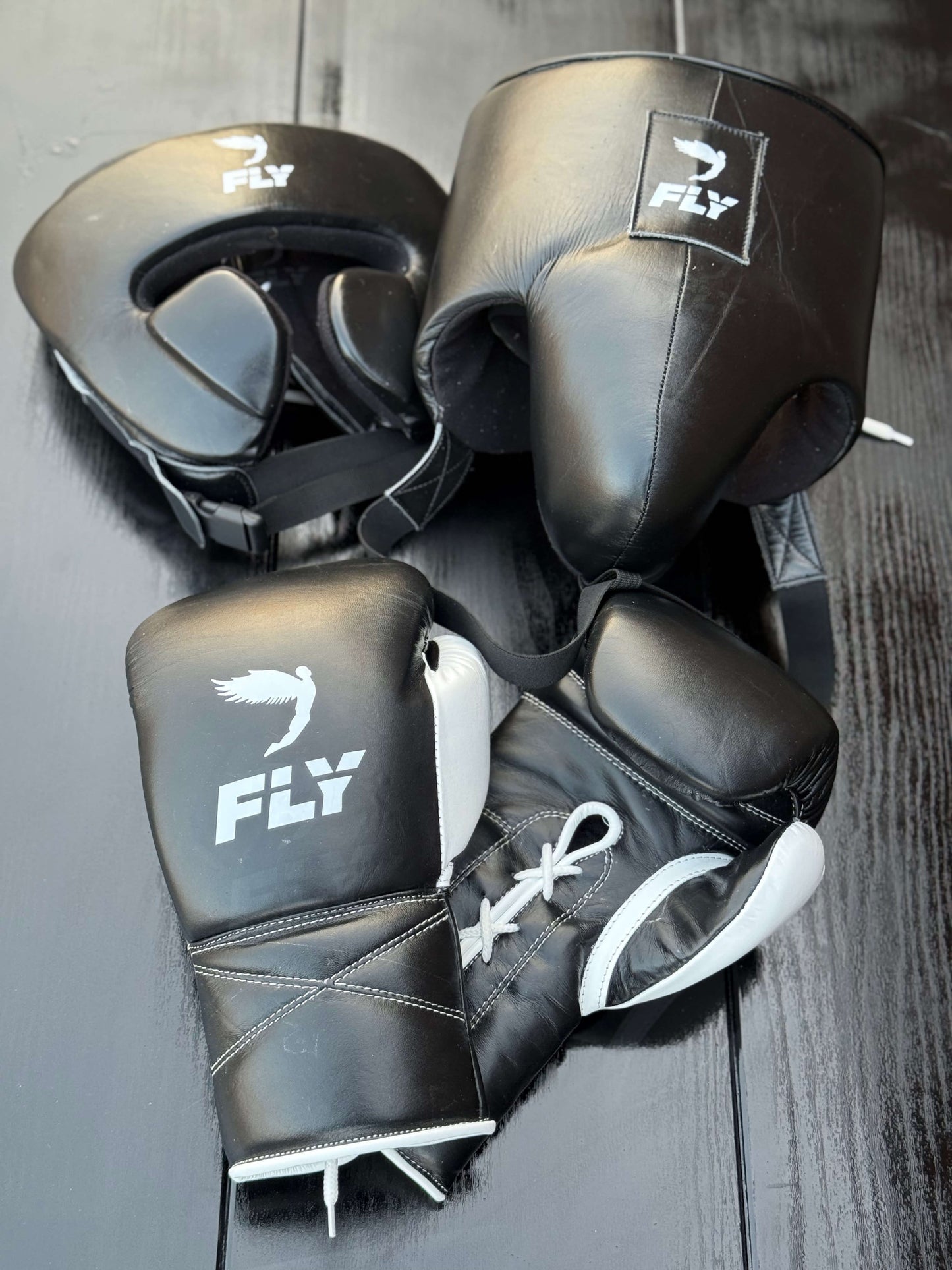 Fly Boxing Set Black/White Leather