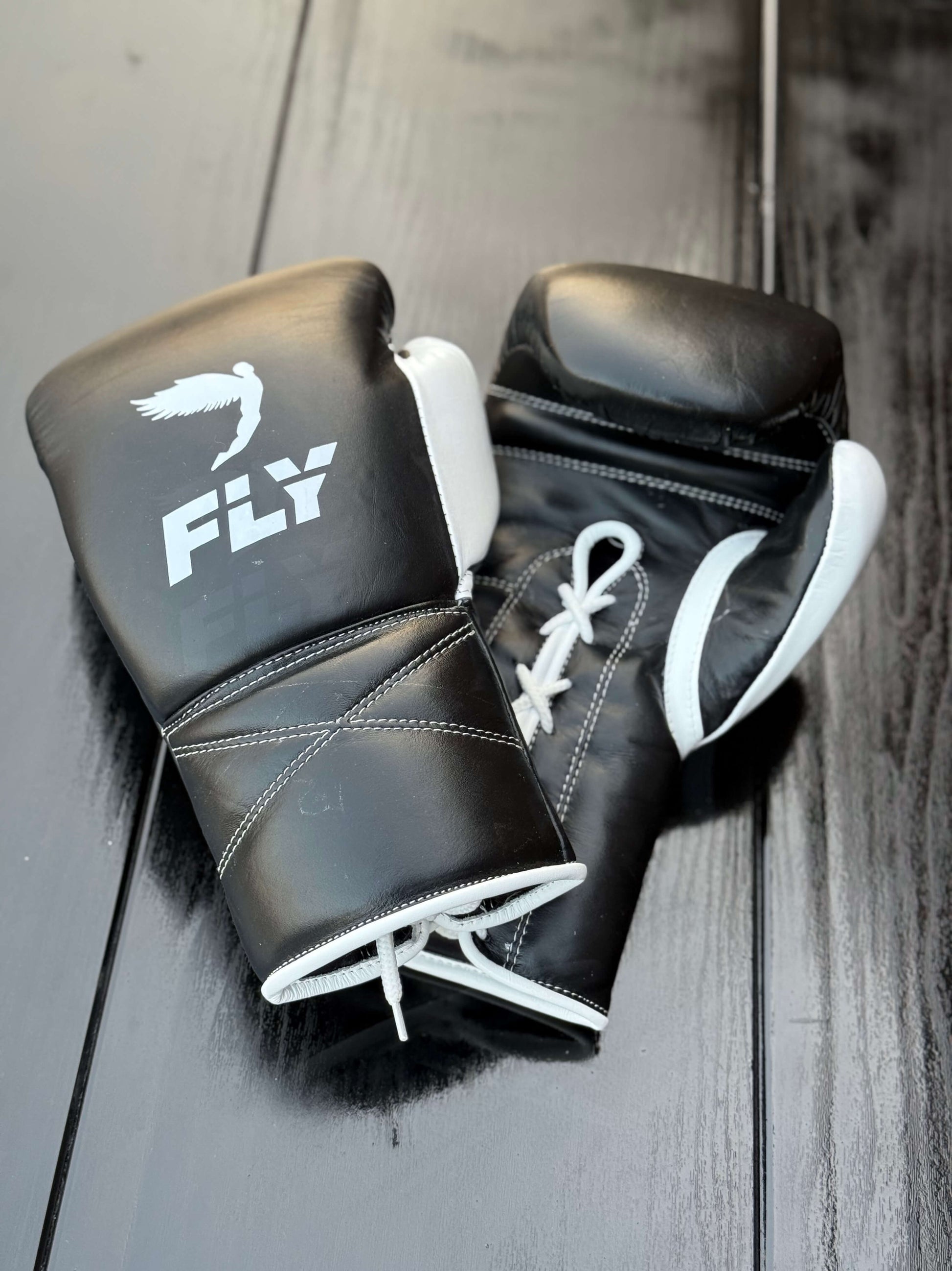 Fly Boxing Set Black/White Leather
