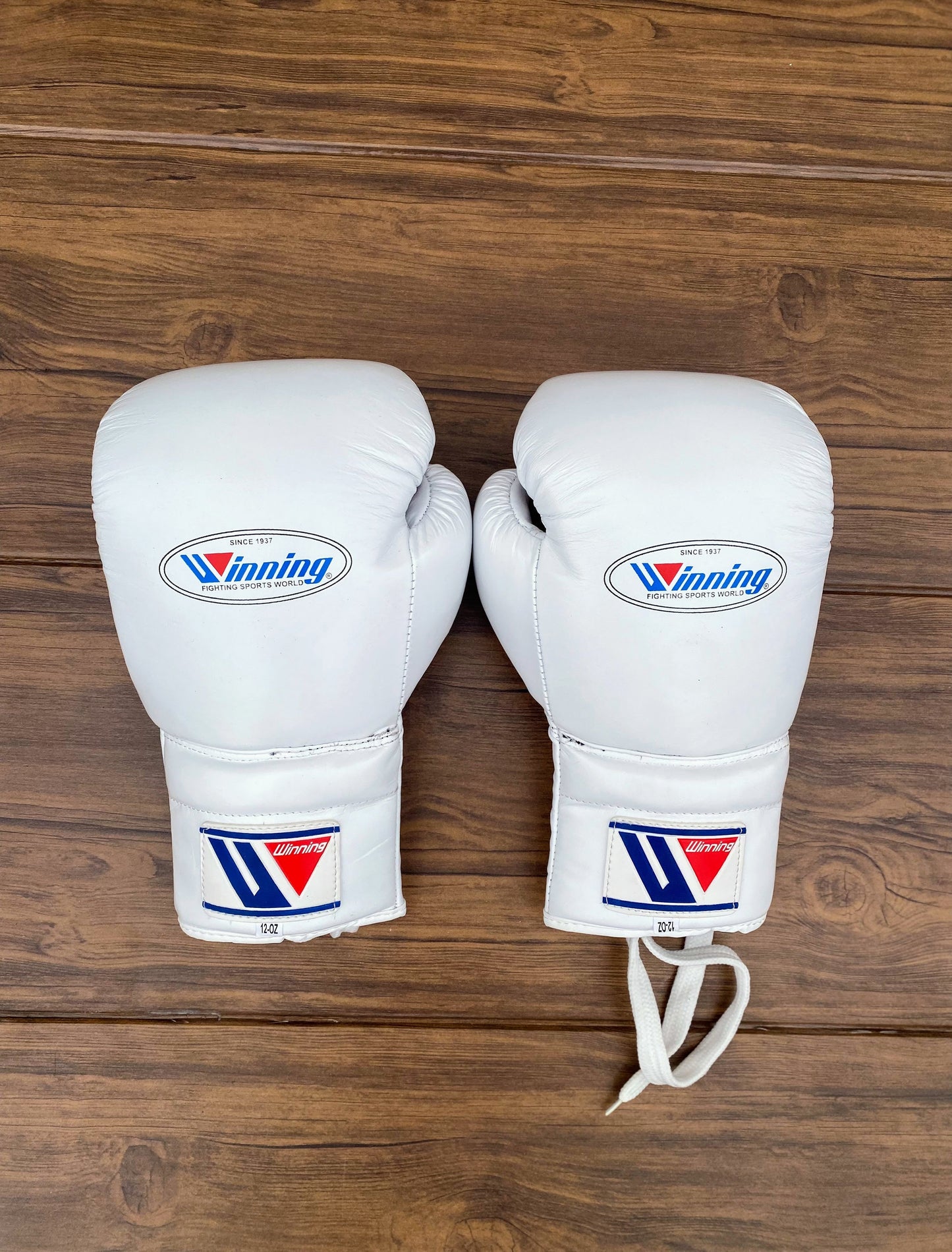 Winning Boxing Gloves Set White Protective Gear