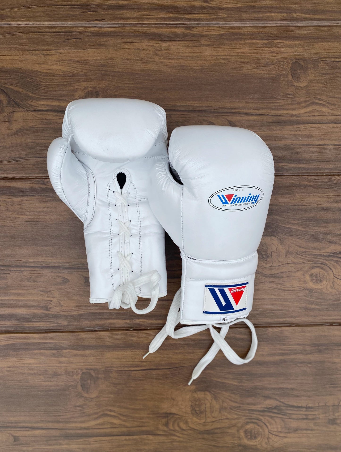 Winning Boxing Gloves Set White Protective Gear