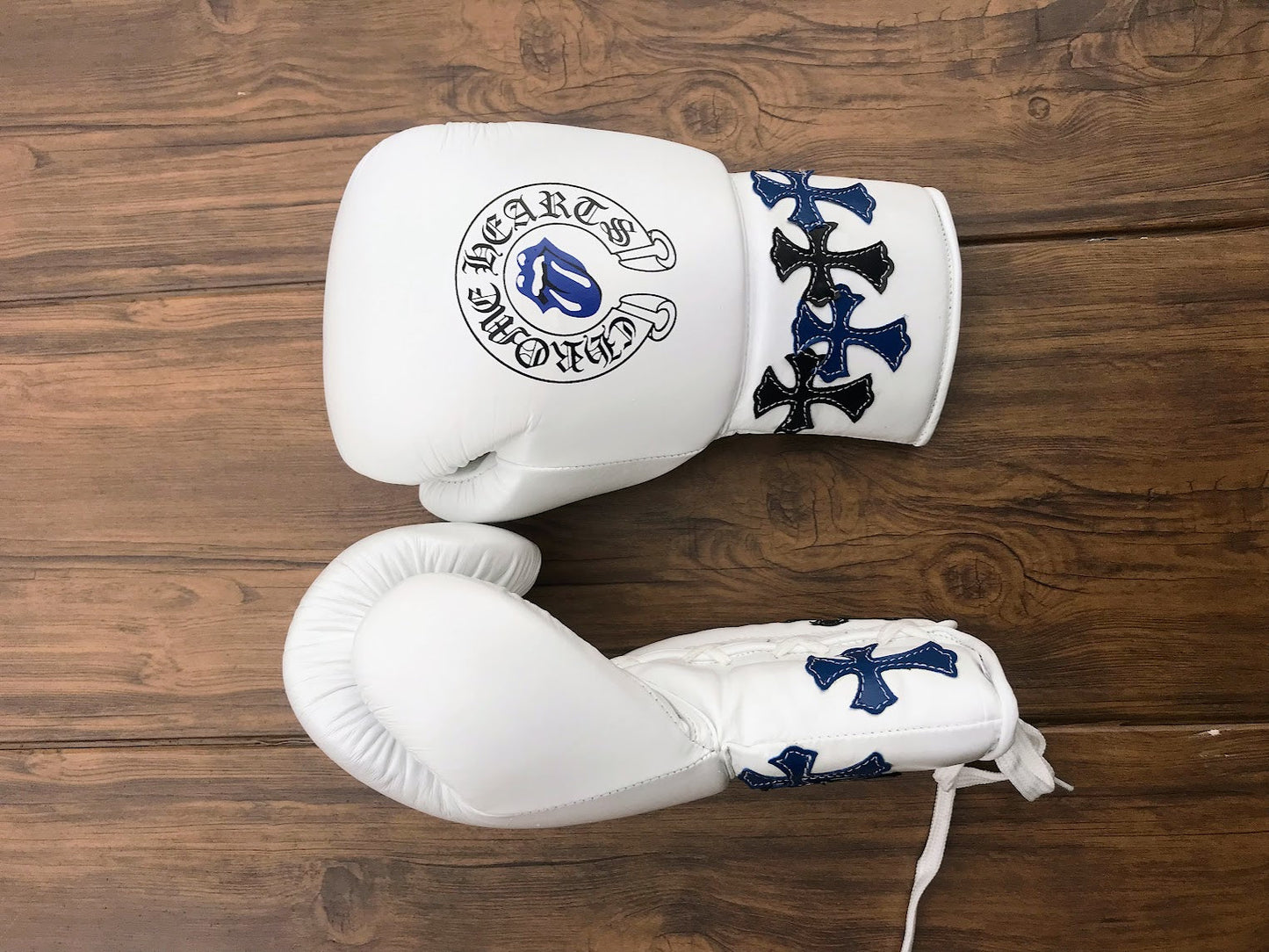 Winning Boxing Gloves White/Blue/Black Lace-Up 16oz