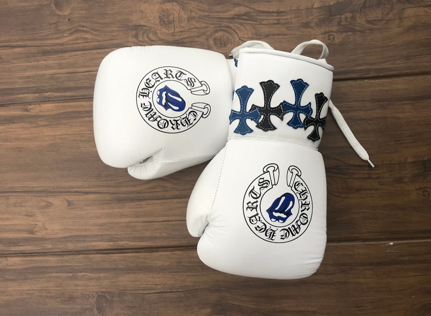 Winning Boxing Gloves White/Blue/Black Lace-Up 16oz
