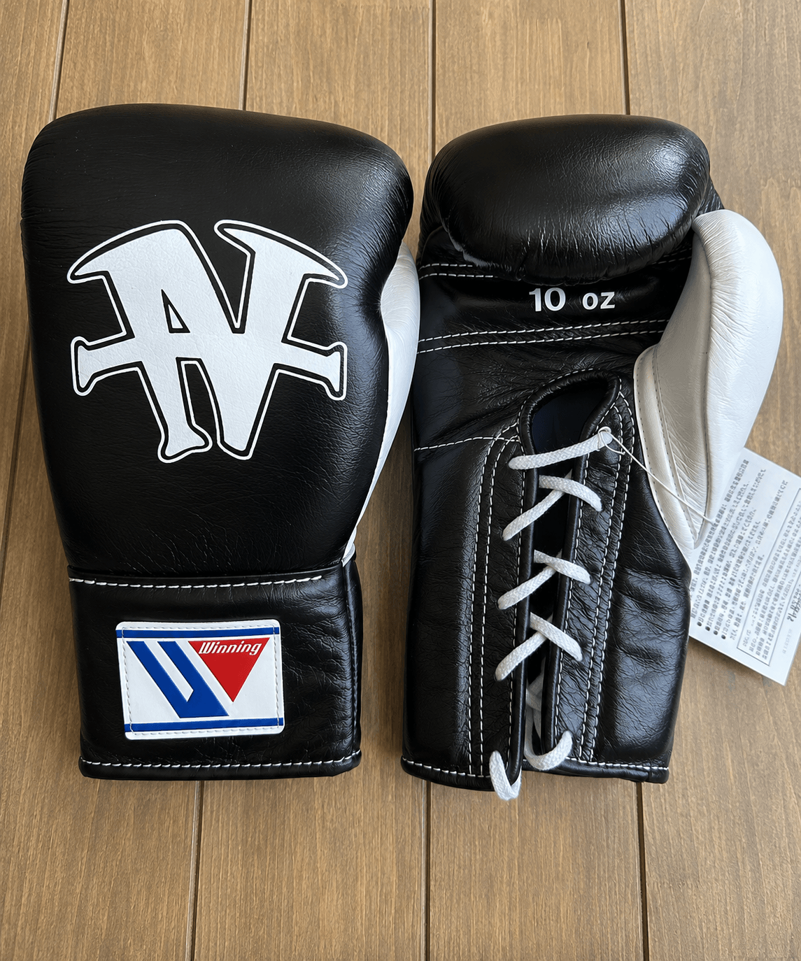 Winning Boxing Gloves Black/White Sparring