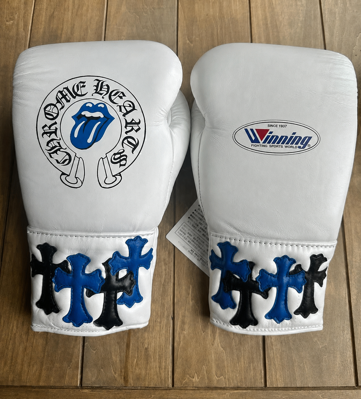 Winning Boxing Gloves White/Blue/Black Lace-Up 16oz