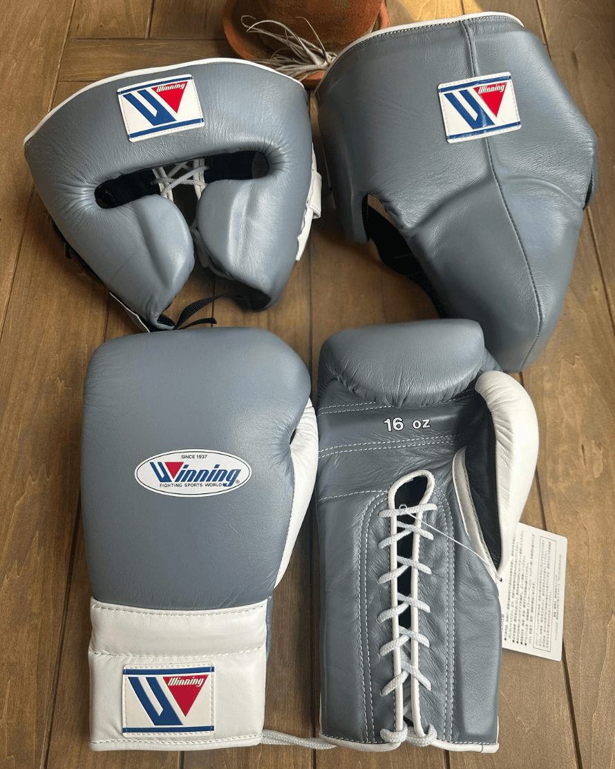Winning Boxing Gloves Set Grey/White Protective Gear