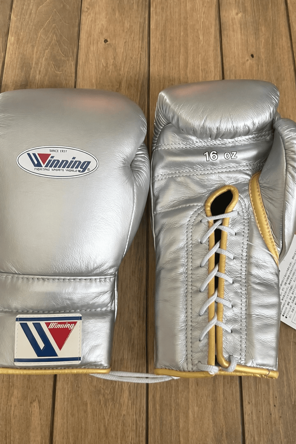Winning Boxing Gloves Silver/Gold Training