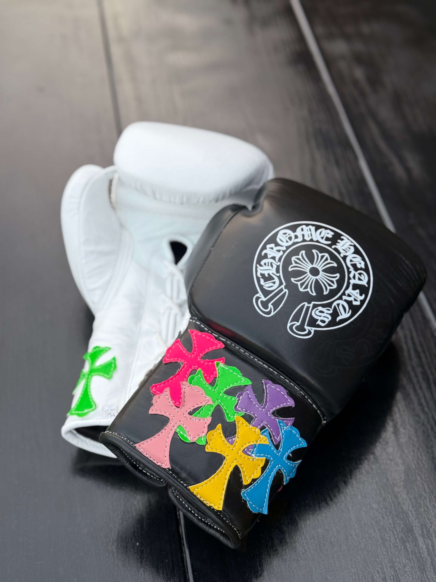 Winning Boxing Gloves White/Black Sparring