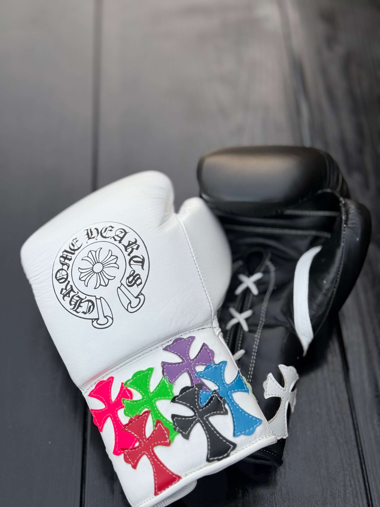 Winning Boxing Gloves White/Black Sparring