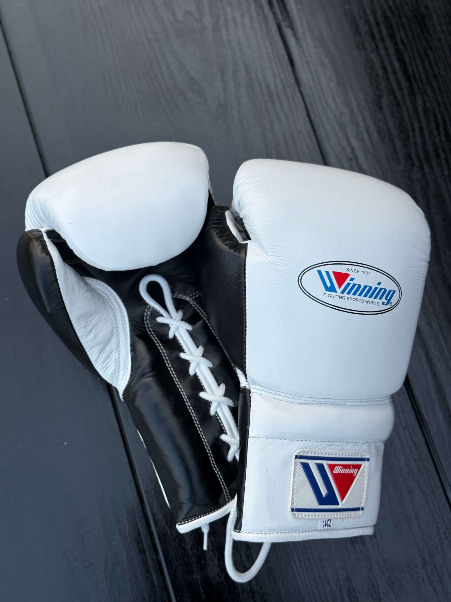 Winning Boxing Gloves White/Black Leather