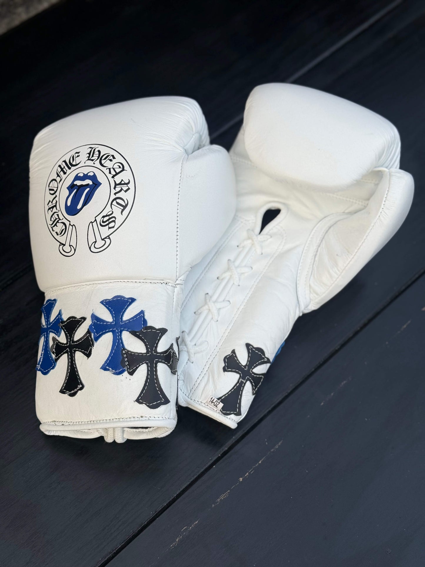 Winning Boxing Gloves White/Blue/Black Lace-Up 16oz