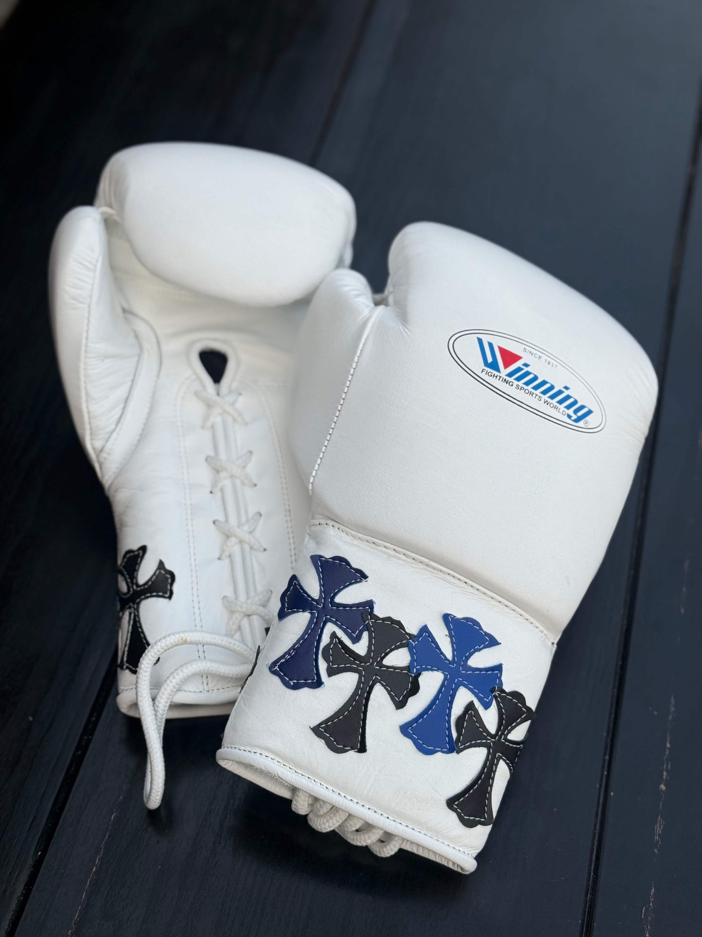 Winning Boxing Gloves White/Blue/Black Lace-Up 16oz
