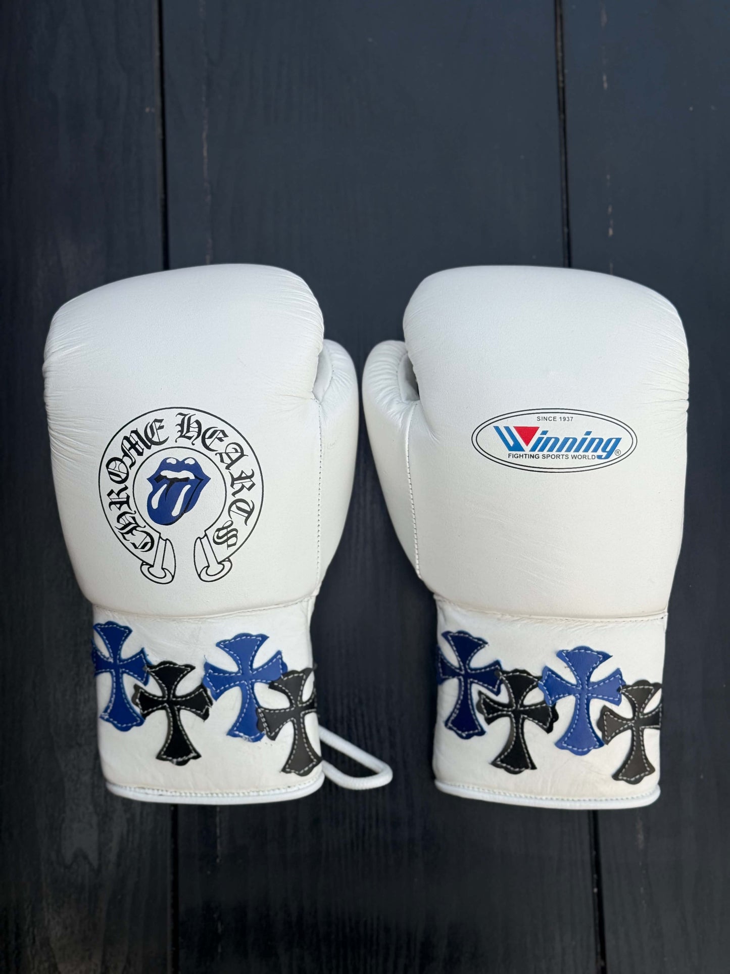 Winning Boxing Gloves White/Blue/Black Lace-Up 16oz