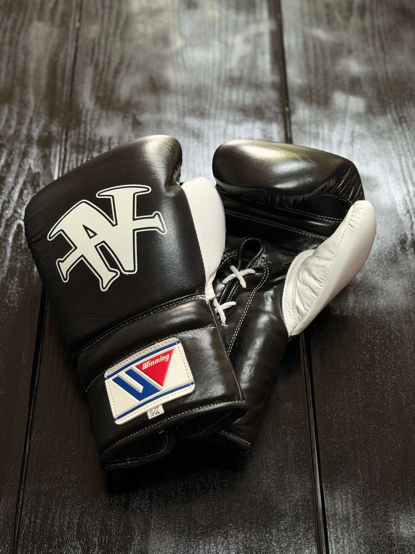 Winning Boxing Gloves Black/White Sparring