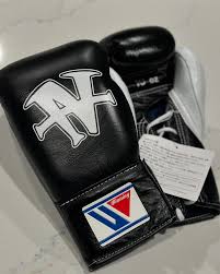 Winning Boxing Gloves Black/White Sparring