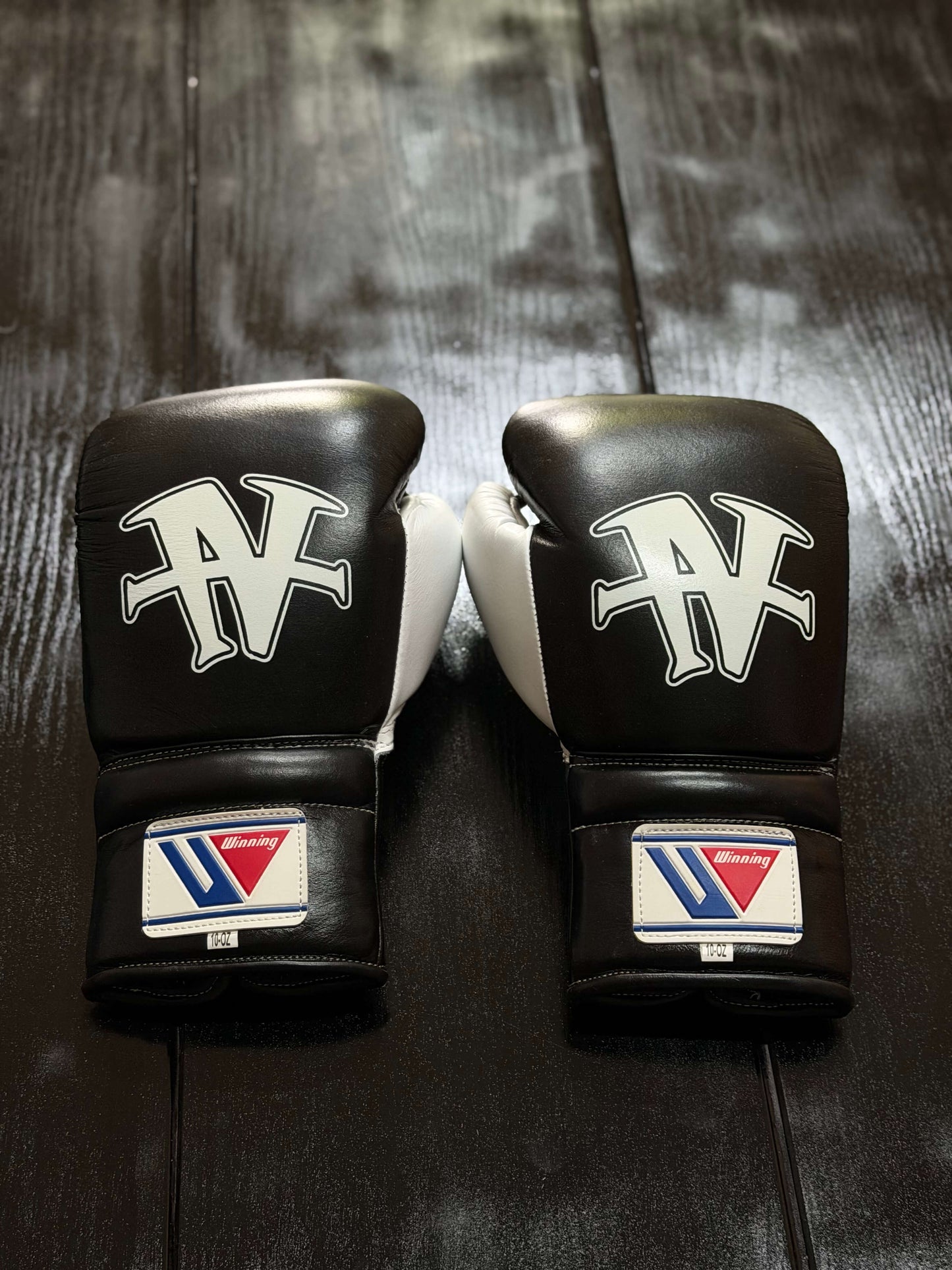 Winning Boxing Gloves Black/White Sparring