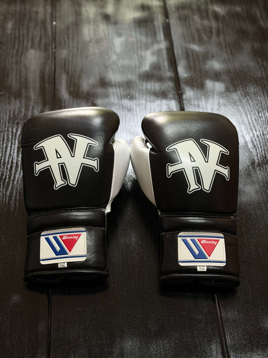 Winning Boxing Gloves Black/White Sparring