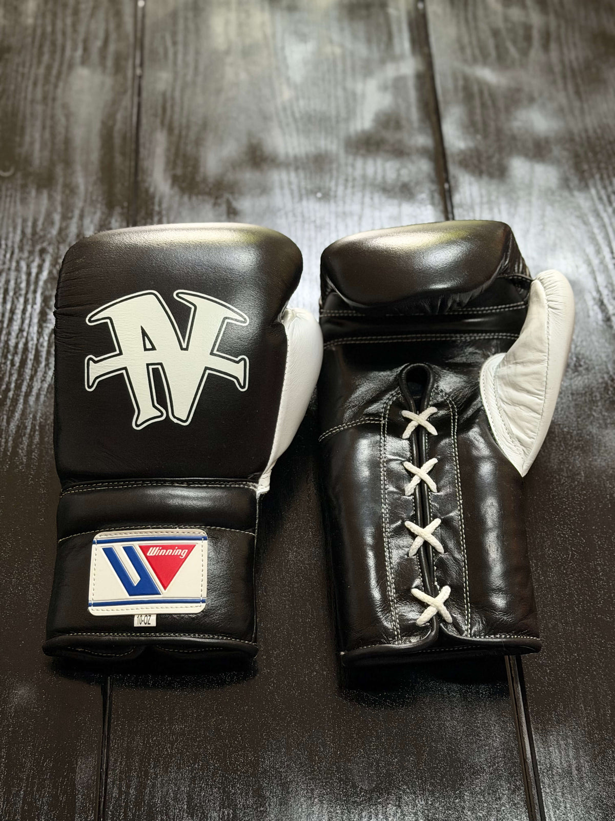 Winning Boxing Gloves Black/White Sparring