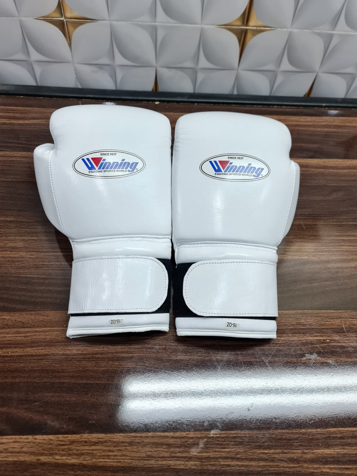 Winning Boxing Gloves White Velcro Training