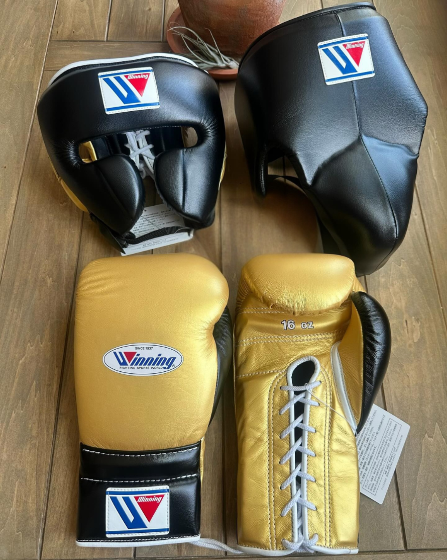 Winning Boxing Gloves Set Gold/Black Fitness Boxing